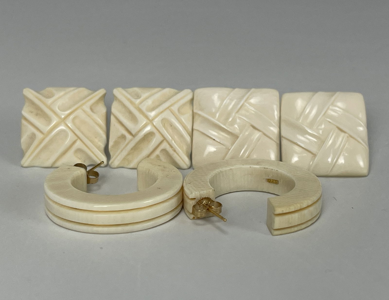 Group of Six Genuine Vintage Button Earrings (1 of 7)