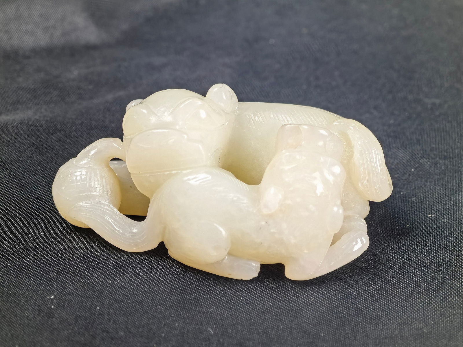Chinese White Jade Carving Two Beasts Statue (1 of 7)