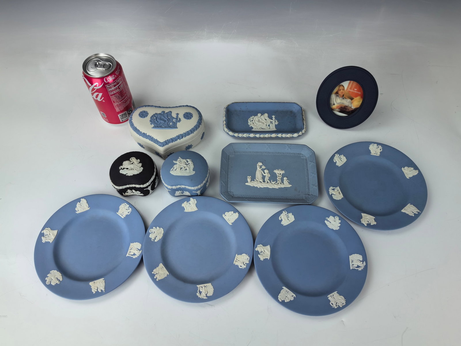10pc Wedgwood Blue Plates Set: 10pc Wedgwood Blue Plates Set, Preview from May 27th to 31st from 1:00 PM TO 5:00 PM Eastern Time, Location: 15229 Display Court, Rockville MD 20850.