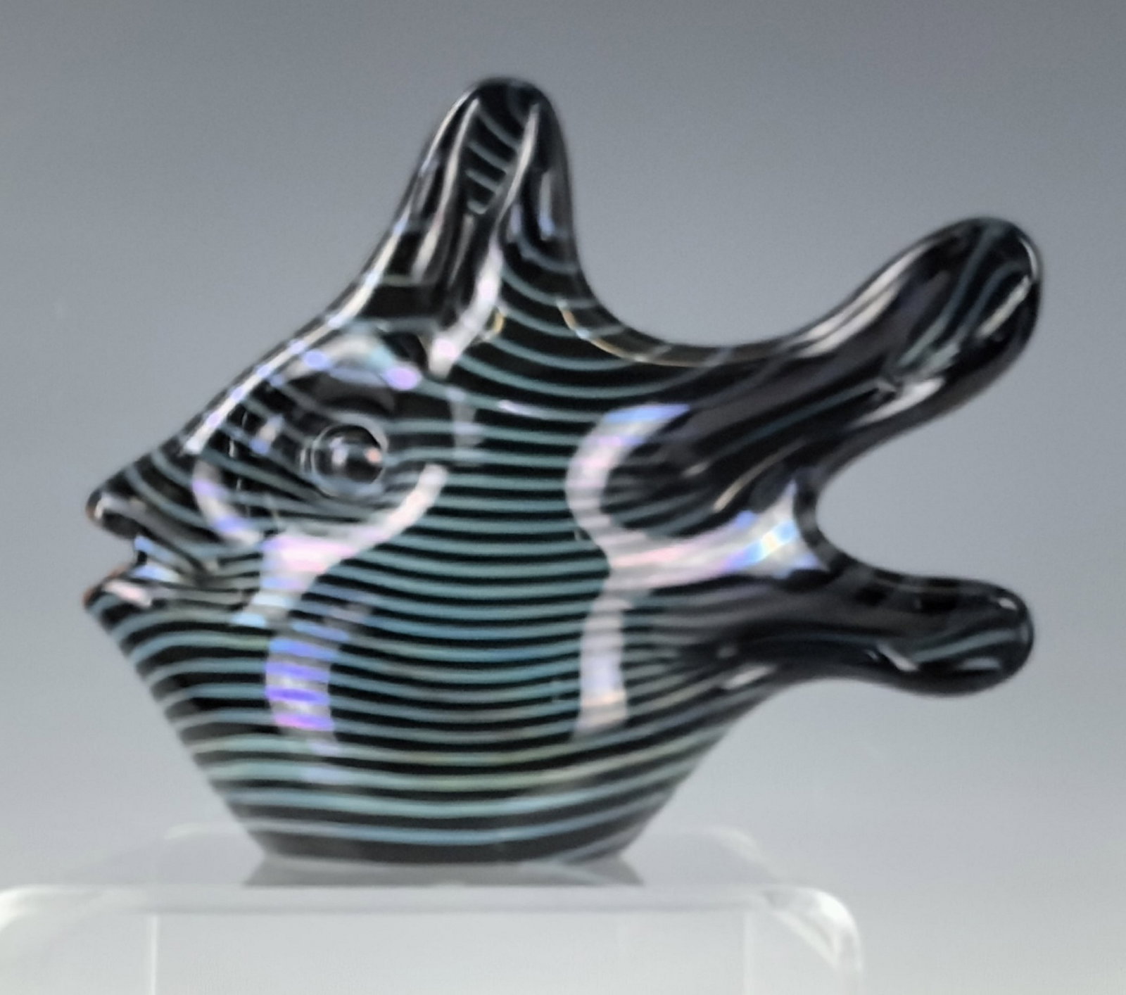 Signed Rollin Karg Glass Art Sculpture Fish: Signed Rollin Karg Glass Art Sculpture Fish, H 14 cm (5.4 in.), Preview from May 27th to 31st from 1:00 PM TO 5:00 PM Eastern Time, Location: 15229 Display Court, Rockville MD 20850.