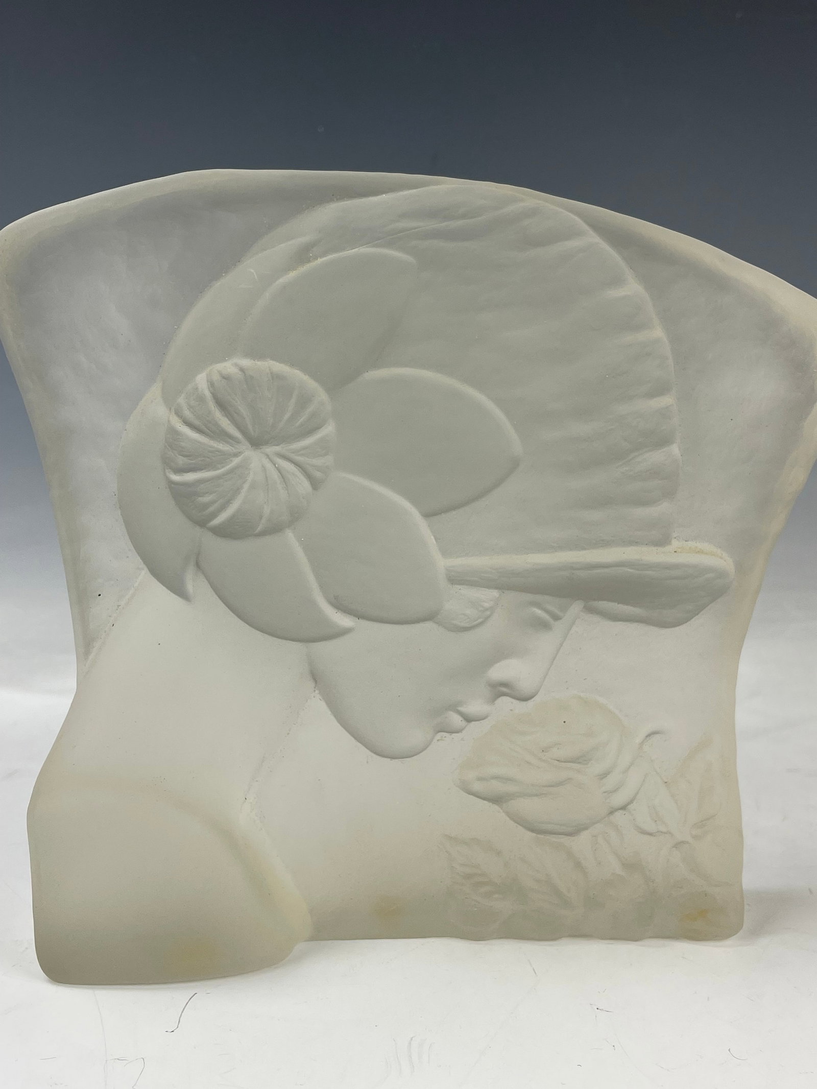 Crystalline Italy Satin Frosted Glass Sculpture: Crystalline Italy Satin Frosted Glass Sculpture, H 20.3 cm(8 in.) x W 22.9 cm(9 in.), Preview from May 27th to 31st from 1:00 PM TO 5:00 PM Eastern Time, Location: 15229 Display Court, Rockville MD 20
