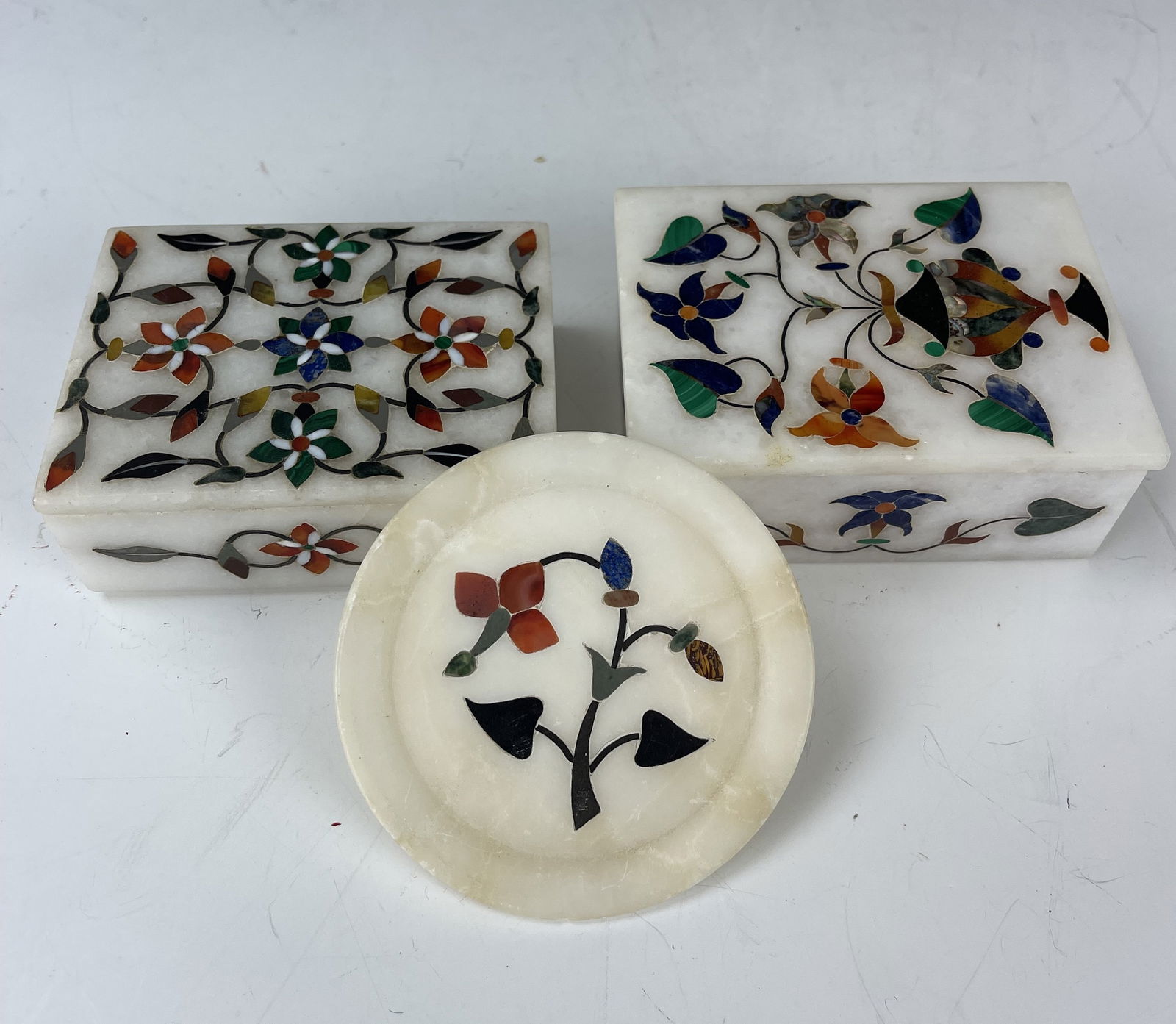 Two White Rajasthani Marble Inlay Trinket Boxes and A Coaster (1 of 7)