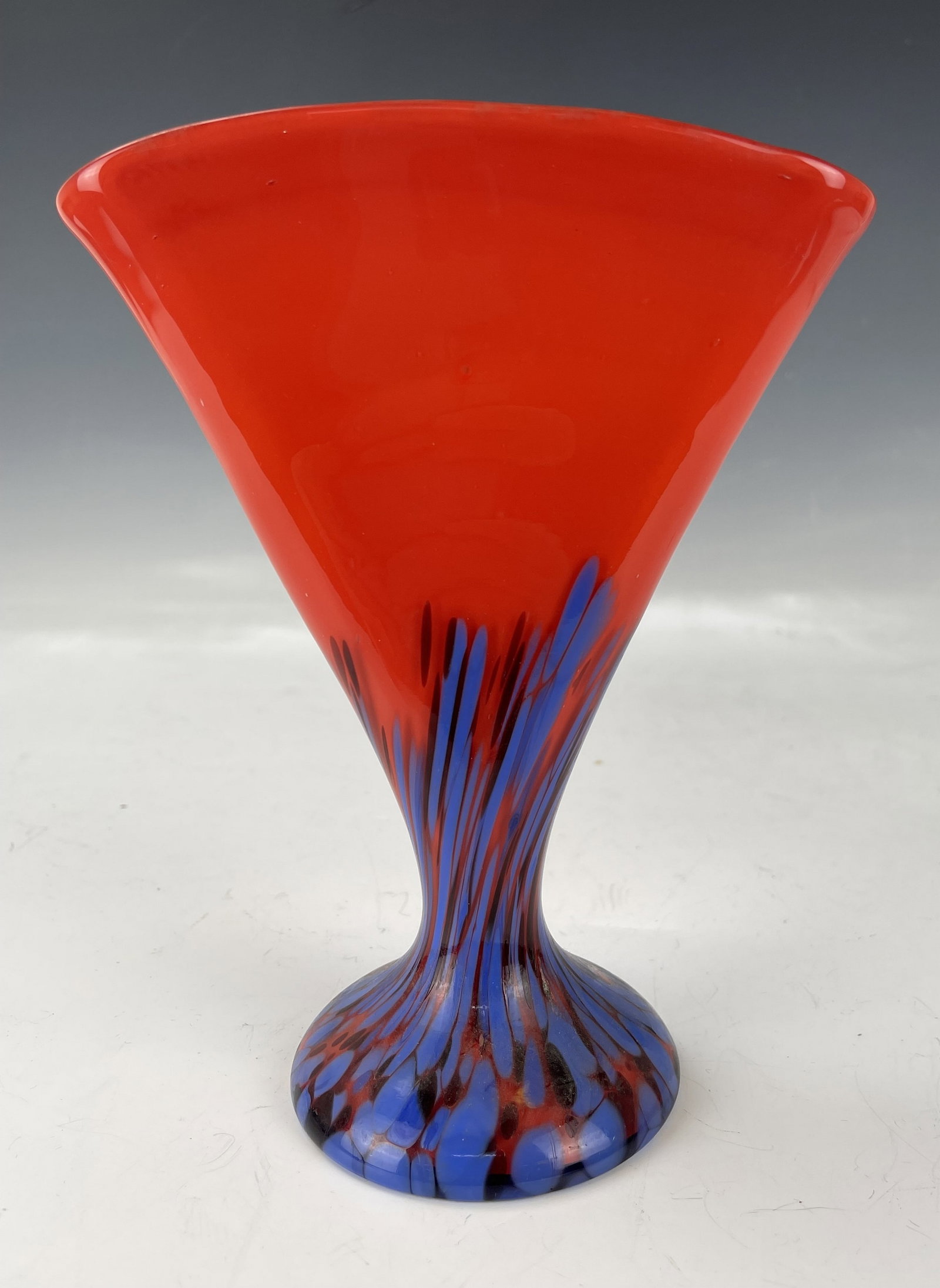 Vintage Blue and Red Stripes Art Glass Vase: Vintage Blue and Red Stripes Art Glass Vase, H 19 cm (7.5 in.), Preview from May 27th to 31st from 1:00 PM TO 5:00 PM Eastern Time, Location: 15229 Display Court, Rockville MD 20850.