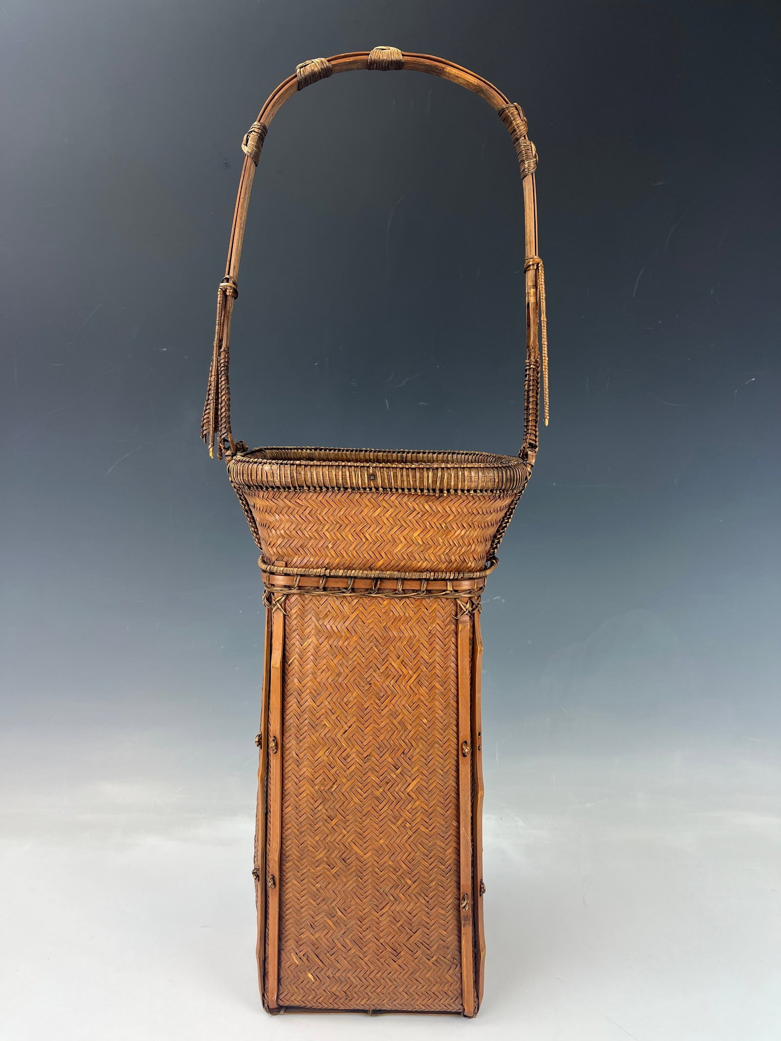 Vintage Japanese Ikebana Basket: Vintage Japanese ikebana basket for the centuries-old traditional art of floral arranging, used to express peace, harmony, and beauty with simplicity and understatement. It is woven from bamboo with r