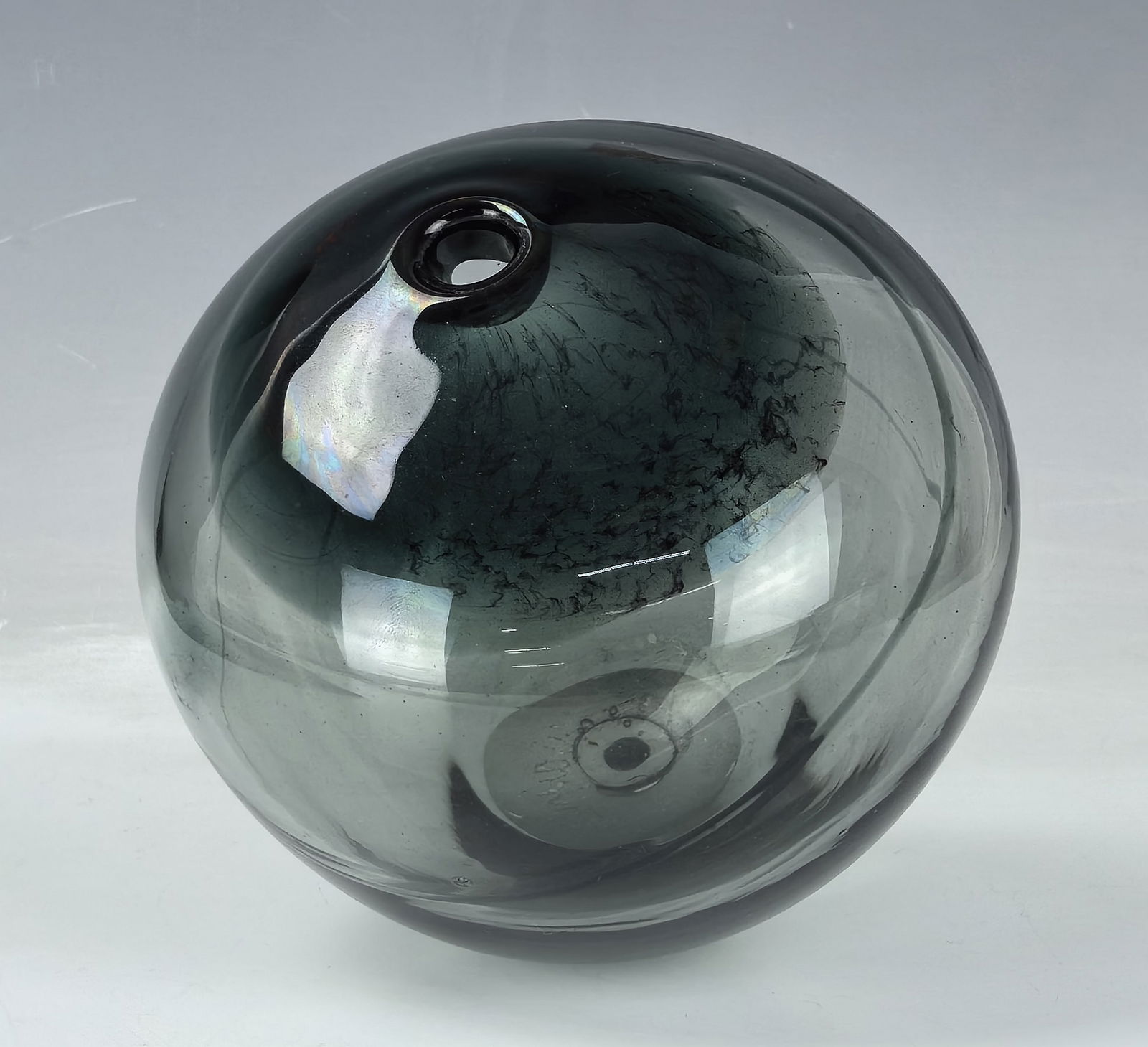 Vintage Art Glass Vase Signed James Wayne: Vintage Art Glass Vase Signed James Wayne,H 10 cm(4.3 in.) Preview from Jun. 24th to 28th from 1:00 PM TO 5:00 PM Eastern Time, Location: 15229 Display Court, Rockville MD 20850.