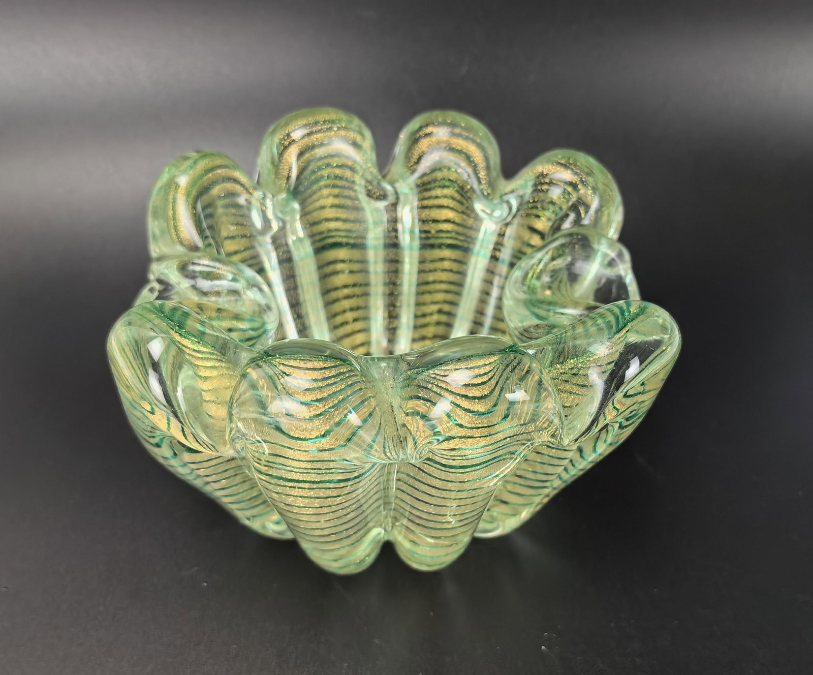 Murano Italy Art Glass Sculpture Bowl: Murano Italy Art Glass Sculpture Bowl,D 13 cm(5.5in.). Preview from Jun. 24th to 28th from 1:00 PM TO 5:00 PM Eastern Time, Location: 15229 Display Court, Rockville MD 20850.