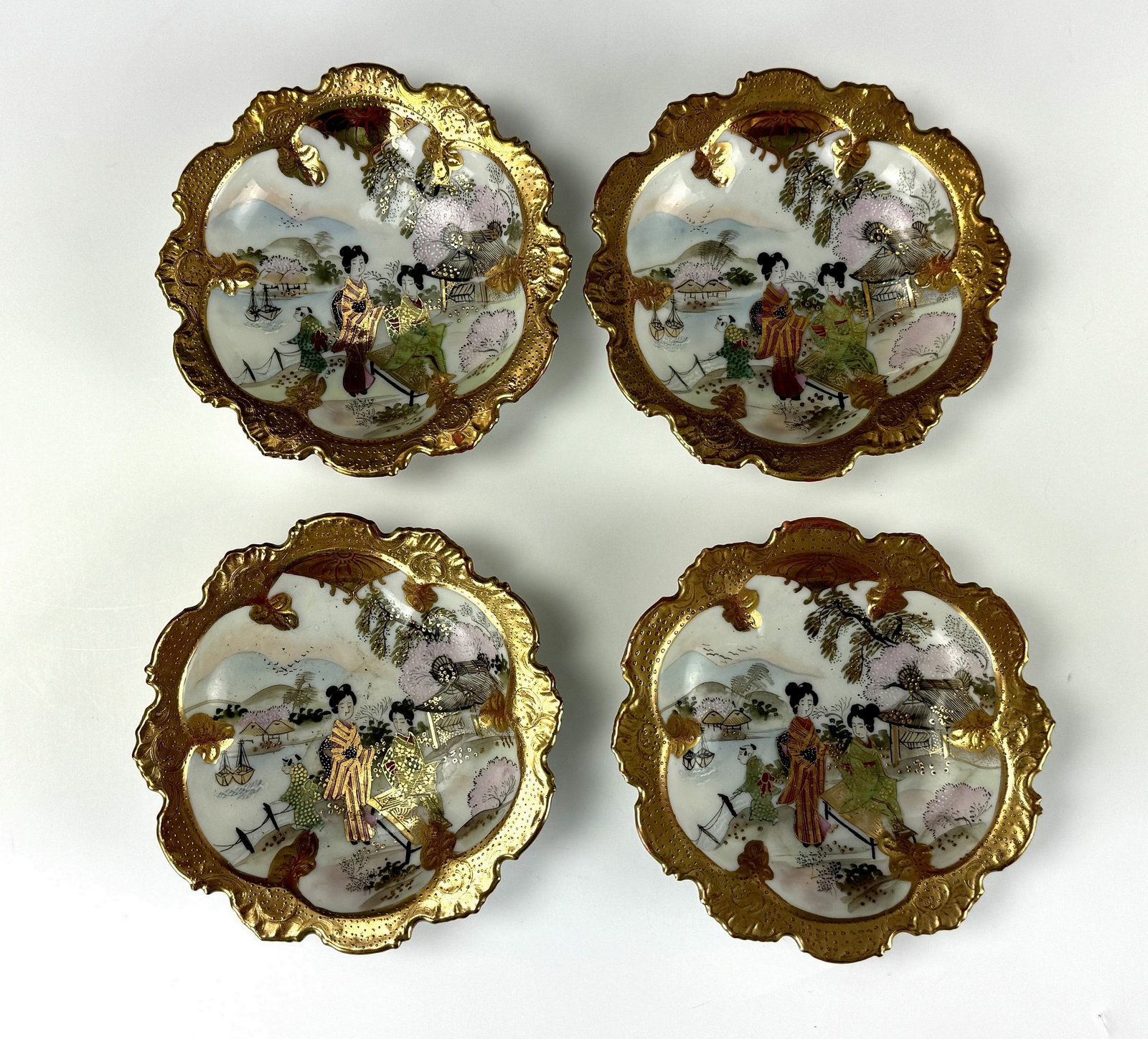 Four Vintage Japanese Porcelain Serving Bowl With Scalloped Edges: Four Vintage Japanese Porcelain Serving Bowl With Scalloped Edges. Marked,Qianlong Mark. D 15 cm(5.9in.) x 4. Preview from Aug. 26th to 30th from 1:00 PM TO 5:00 PM Eastern Time, Location: 15229 Displ