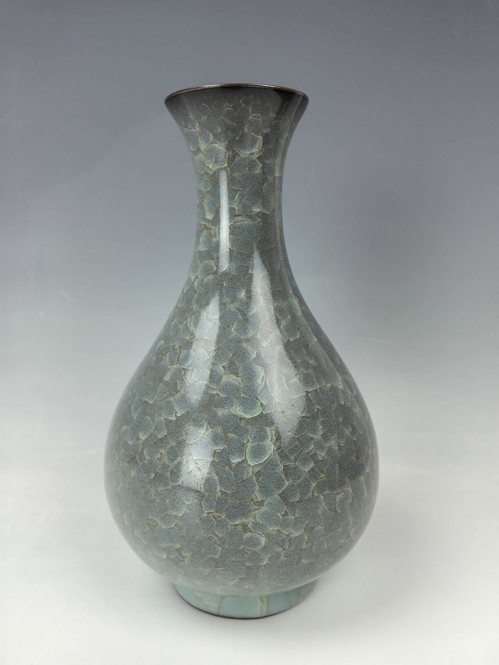 Chinese Gray Crackle Glazed Porcelain Yuhuchun Vase: Chinese Gray Crackle Glazed Porcelain Yuhuchun vase,H 19 cm (7.5 in.), Preview from October. 14th to 18th from 1:00 PM TO 5:00 PM Eastern Time, Location: 15229 Display Court, Rockville MD 20850.