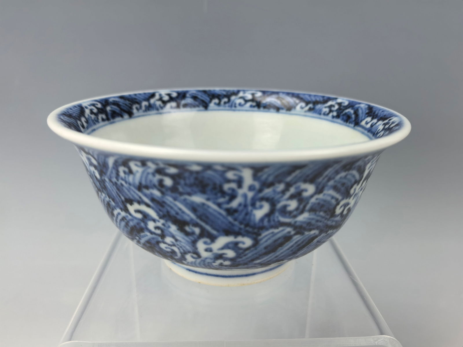 Chinese Blue and White Porcelain Bowl Xuande Mark (1 of 6)