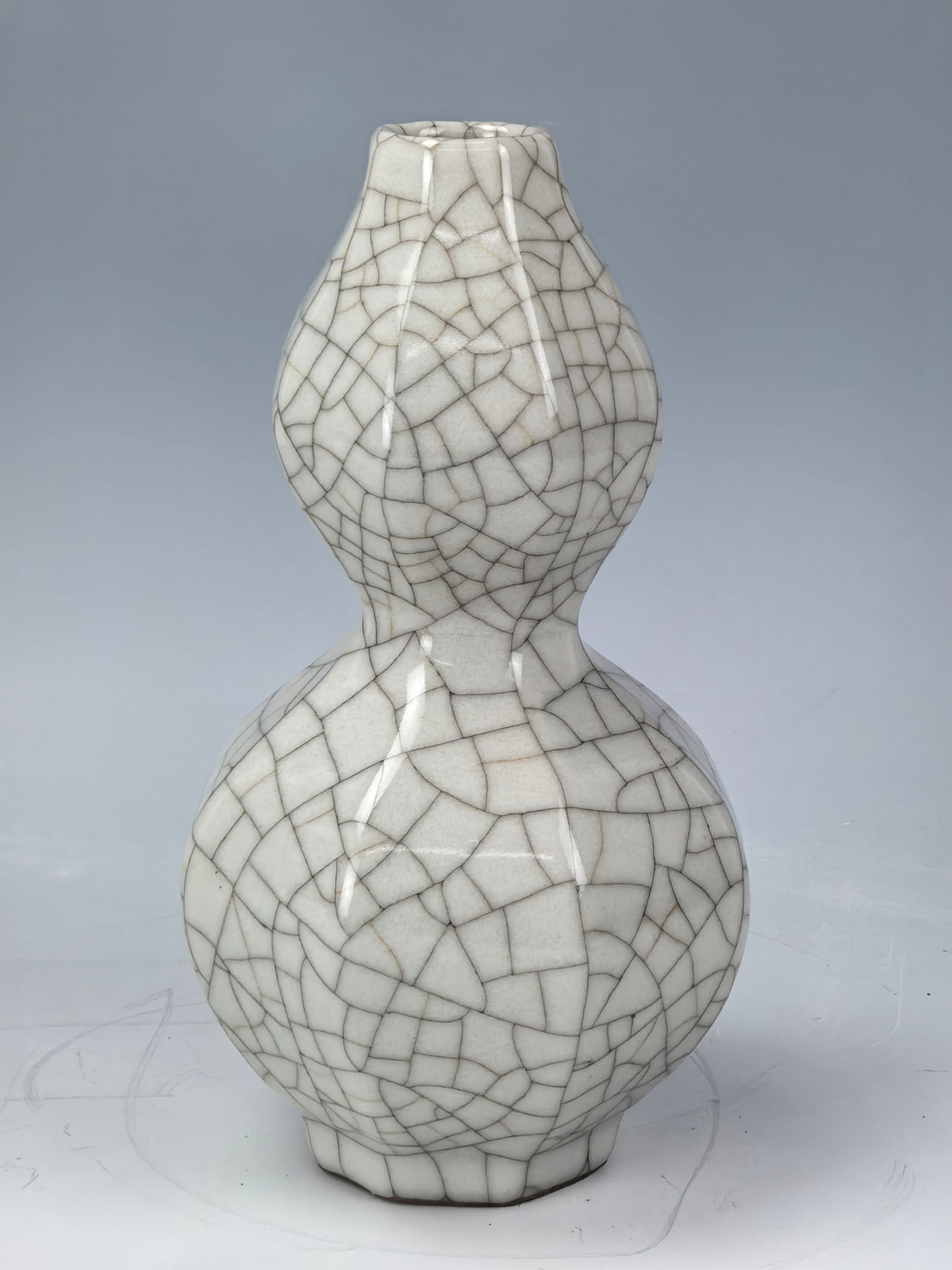 A Ge Style Octagonal Gourd Shaped Vase Qianglong Mark (1 of 6)