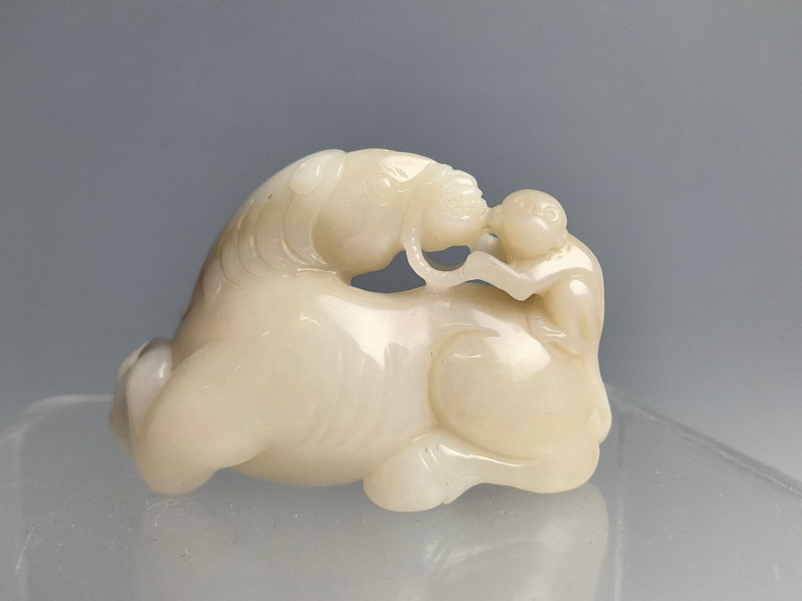 Chinese Carved White Jade Two Monkeys Ride on Horse: Jade Carving, China, carved as Two monkeys riding on a horse, implying the rebus "Ma shang feng hou" (May you be promoted to Marquis soon),size 7.5 x 4.5x 3 cm,Preview from Dec.9th to 13th from 1:00 P