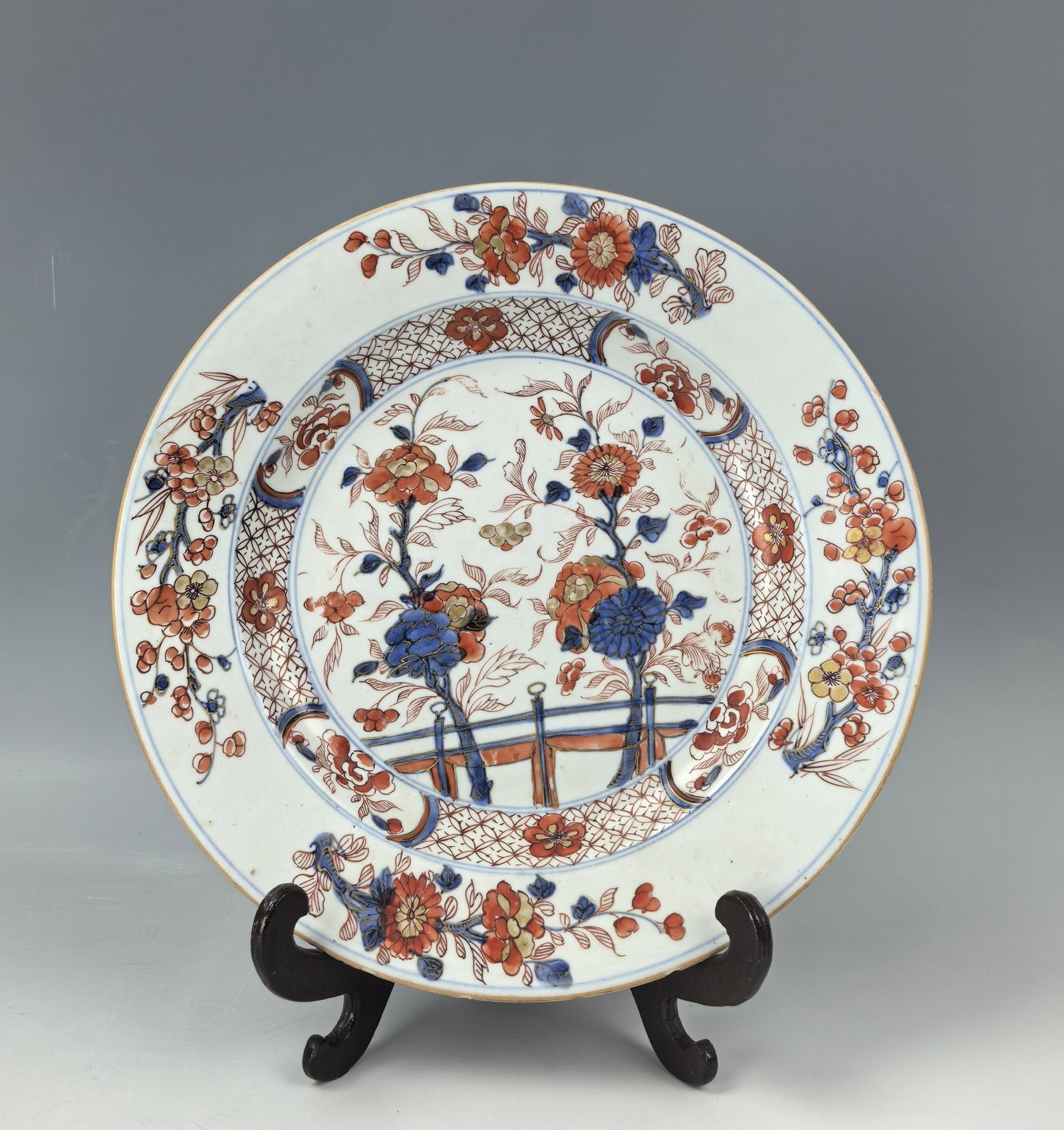 Chinese Export Famille Vert Porcelain Plate: Chinese Famille Vert Export Porcelain Plate Painted with Floral Motif,D 23 cm (9 in.) .Preview from Dec.9th to 13th from 1:00 PM TO 5:00 PM Eastern Time, Location: 15229 Display Court, Rockville MD 20