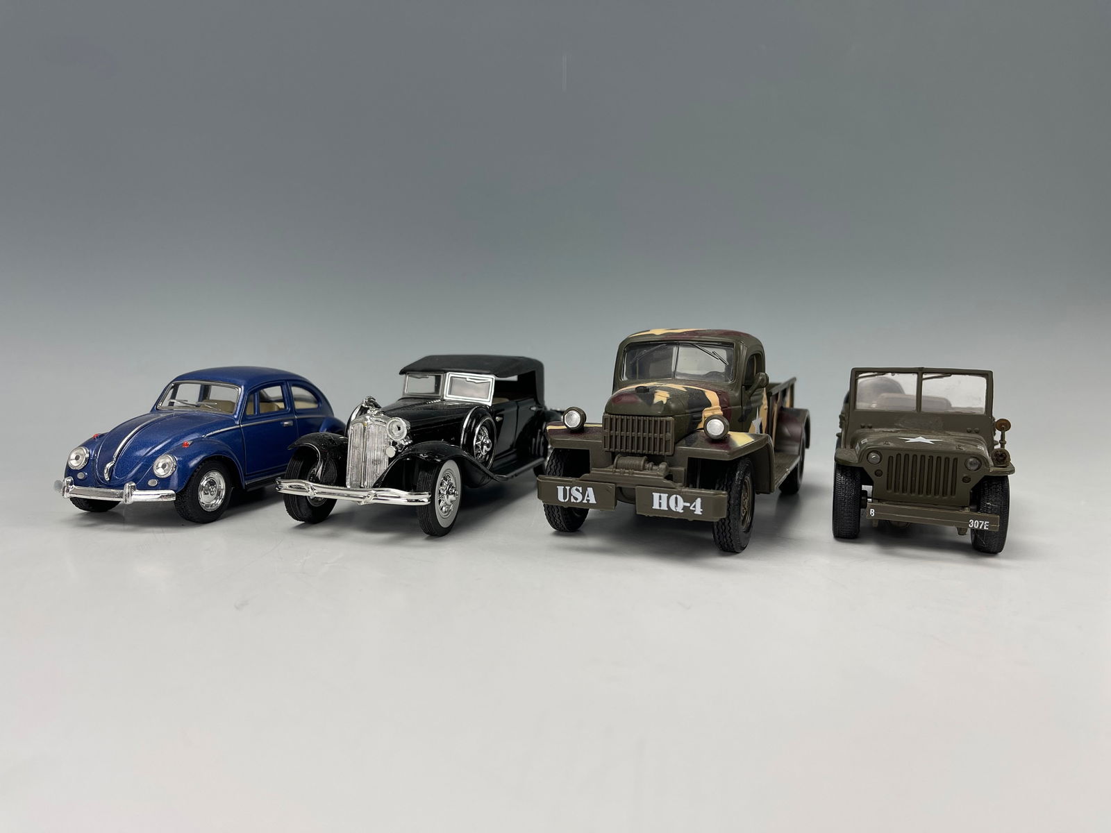 Four Vintage American and Military Model Cars (1 of 11)