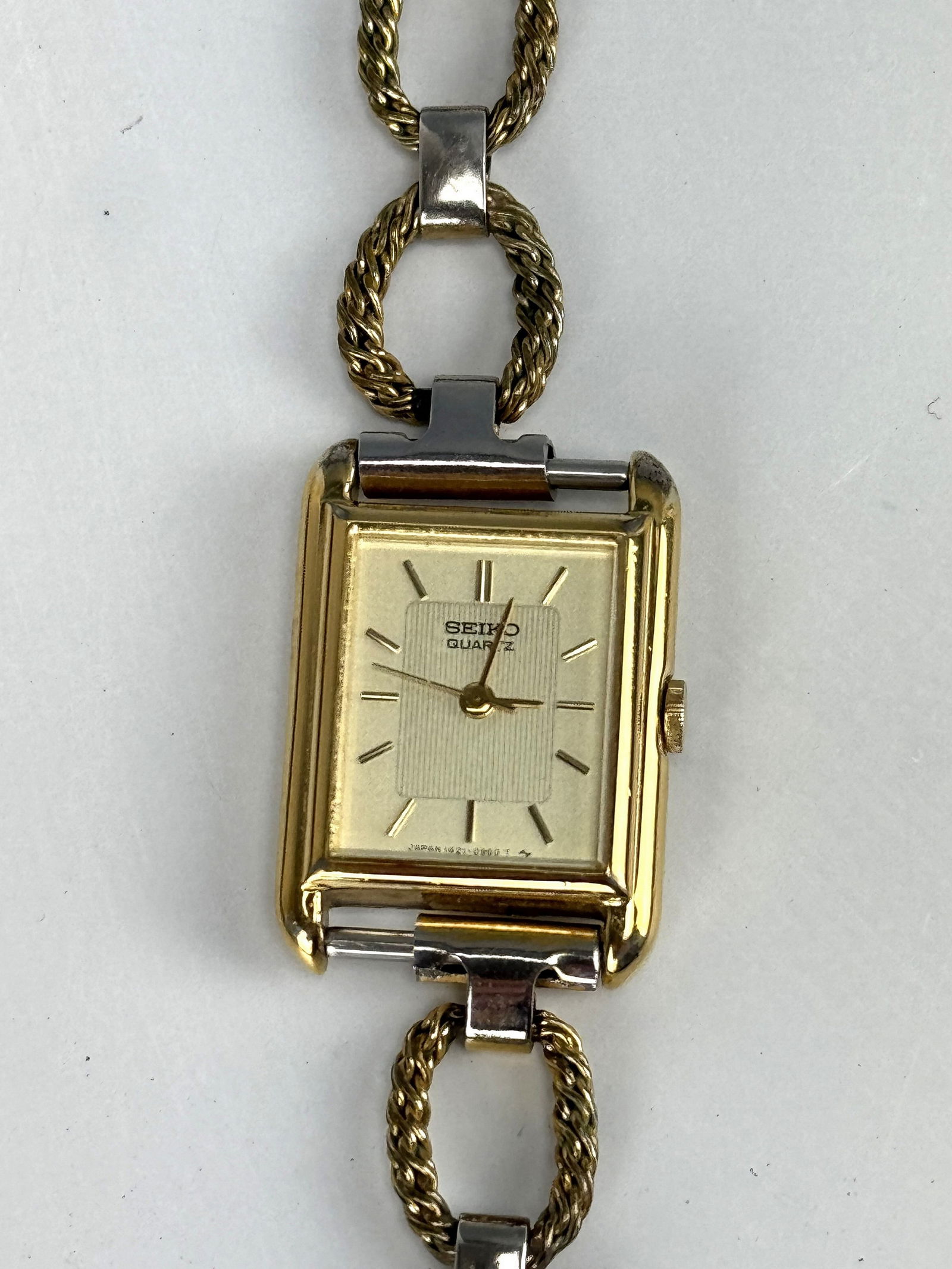 Seiko Quartz Women Watch: A Vintage Seiko Quartz Women Watch,Preview from Feb.17th to 21st from 1:00 PM TO 5:00 PM Eastern Time, Location: 15229 Display Court, Rockville MD 20850.