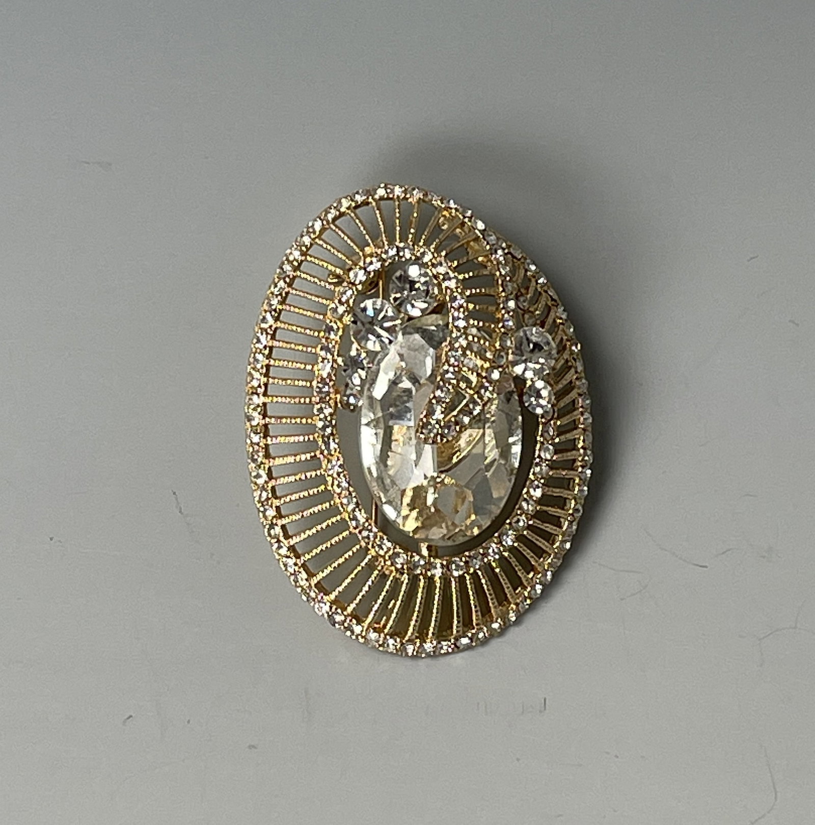 Vintage Crystal Oval Brooch: Vintage Crystal Oval Brooch, size 6 x4.3 cm.Preview from Feb.17th to 21st from 1:00 PM TO 5:00 PM Eastern Time, Location: 15229 Display Court, Rockville MD 20850.