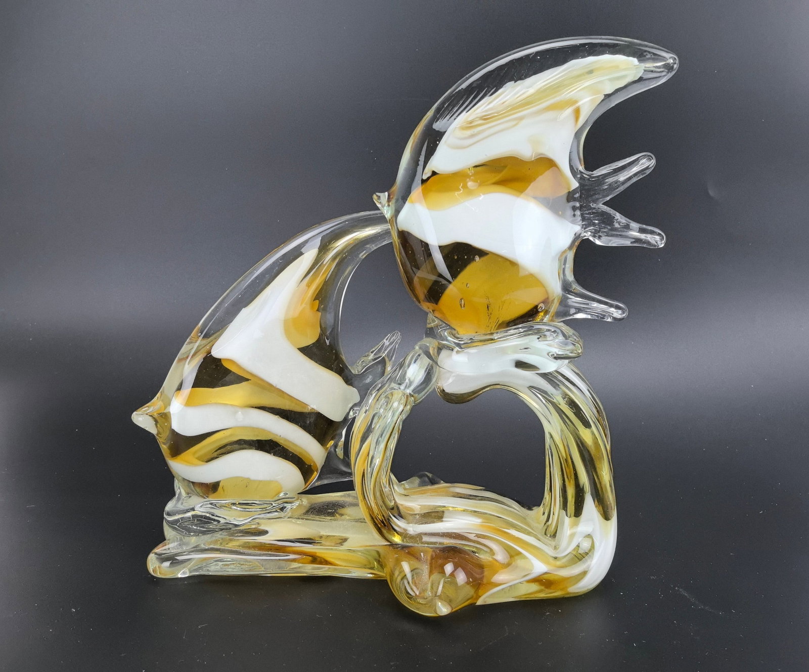 Vintage Art Glass Double Angel Fish Sculpture: Vintage Art Glass Double Angel Fish Sculpture,size 20 x19 x10 cm .Pr eview from Feb.17th to 21st from 1:00 PM TO 5:00 PM Eastern Time, Location: 15229 Display Court, Rockville MD 20850.