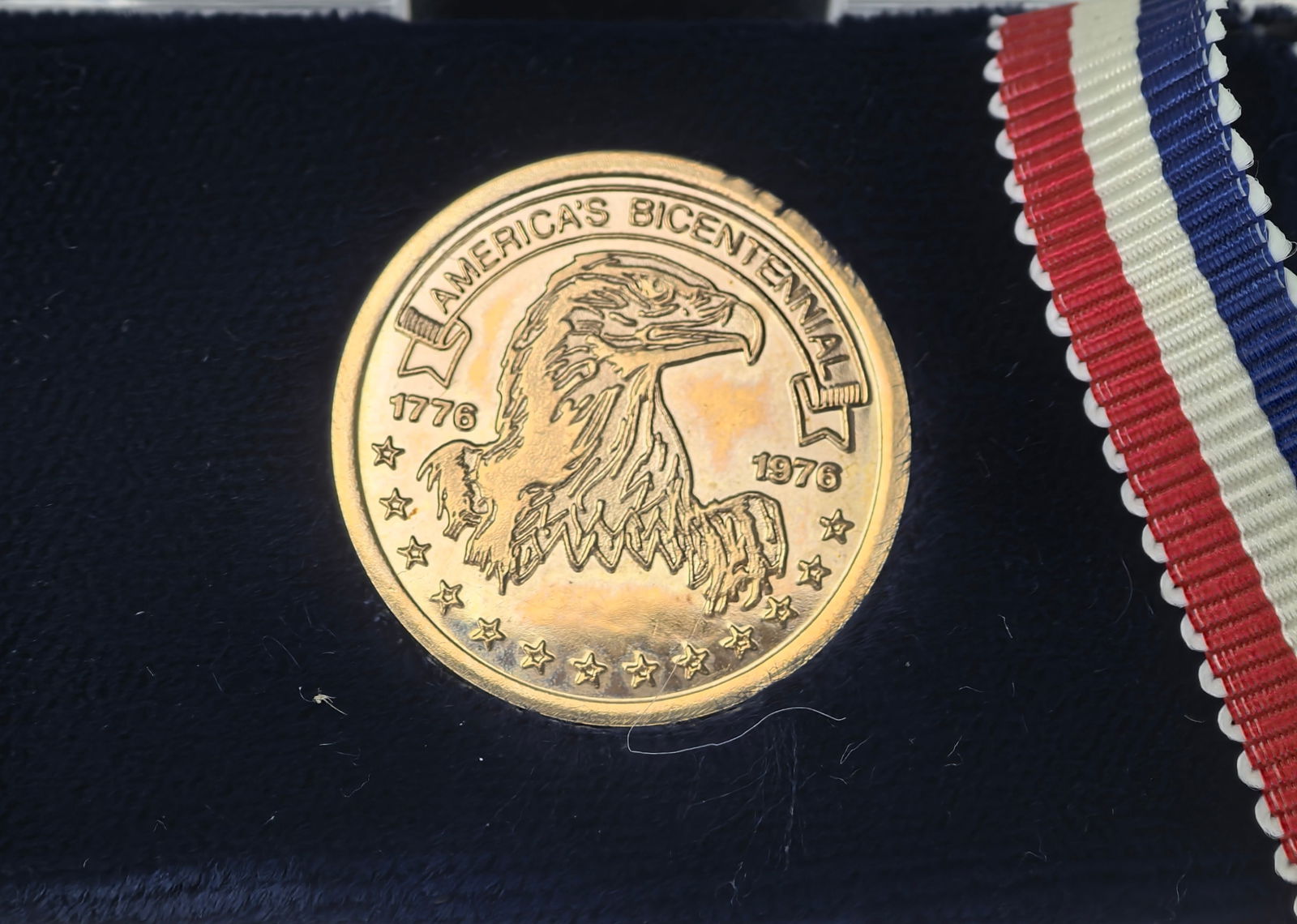 1976 America Bicentennial Danbury Mint Medal 14k Gold: 1976 America Bicentennial 14k Gold 50 grains Danbury Mint Medal, Preview from Apr. 21st to 25th from 1:00 PM TO 5:00 PM Eastern Time, Location: 15229 Display Court, Rockville MD 20850.