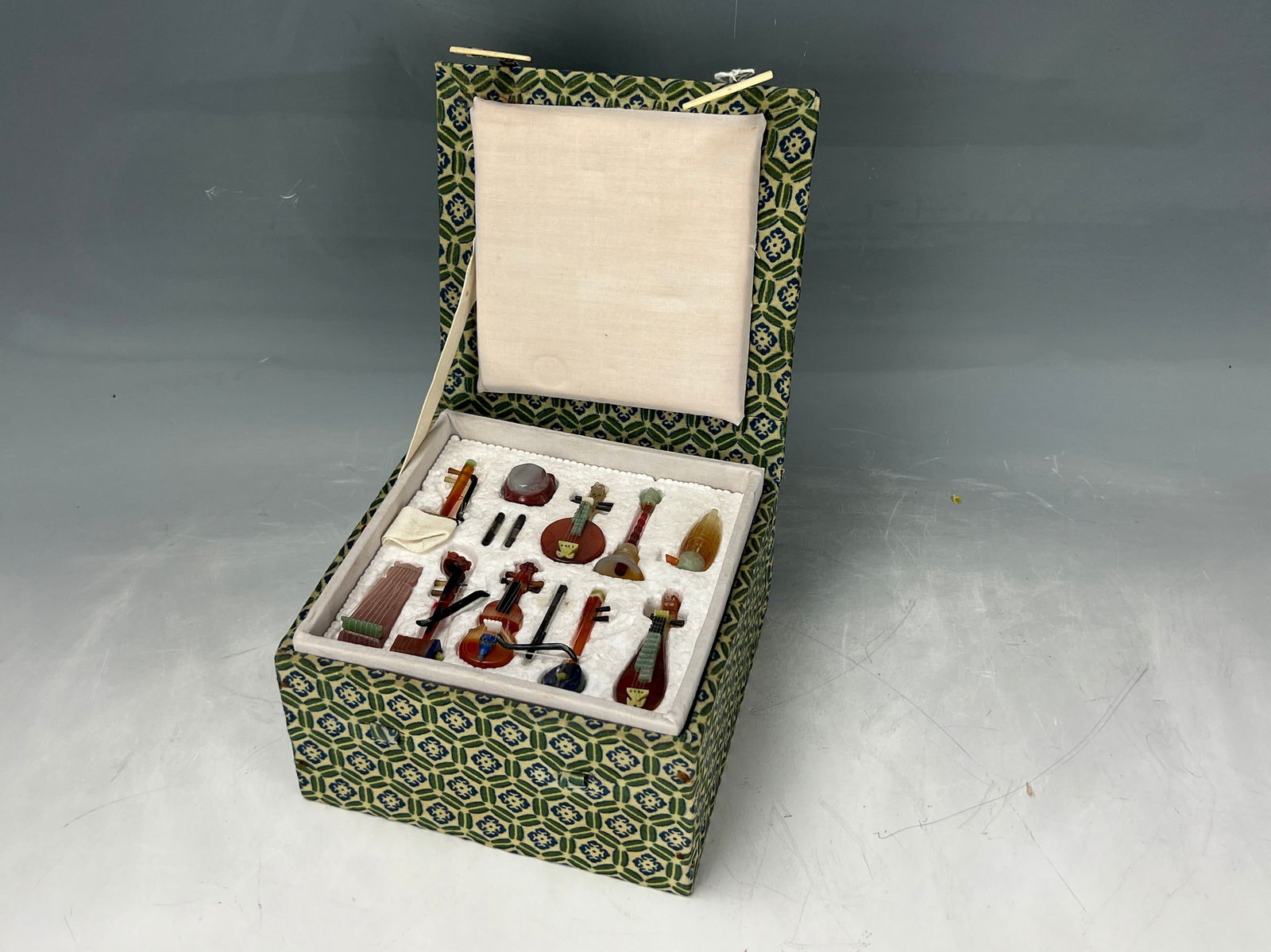 Vintage 10 pcs semi Precious Jade Stone Miniature Musical Instrume (1 of 4)