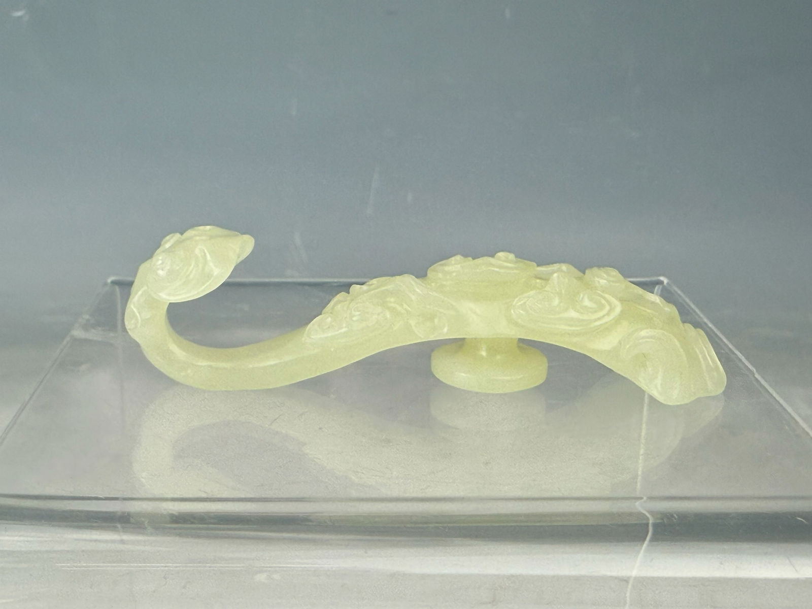 Chinese White Jade Carved Belt Buckle with Lingzhi (1 of 7)