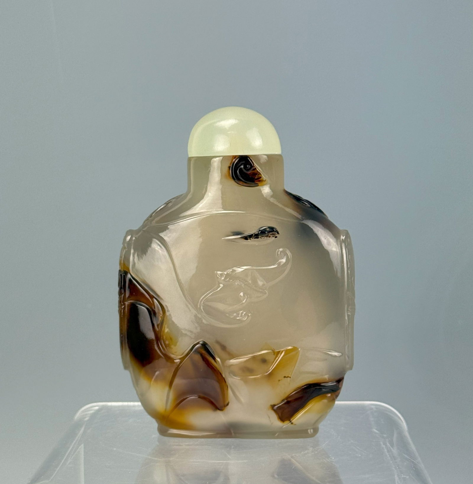Chinese Carved Agate  Snuff Bottle (1 of 7)