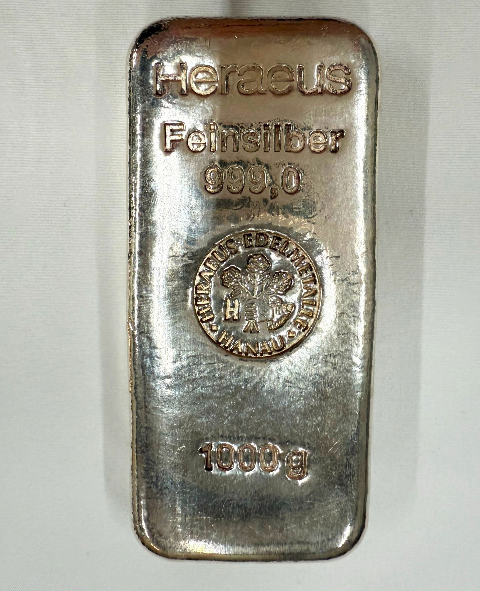 Heraeus Feinsilber 1000g Silver Bar: Heraeus Feinsilber 1000g Silver Bar. Preview from Oct .21st to 24th from 1:00 PM TO 5:00 PM Eastern Time, Location: 15229 Display Court, Rockville MD 20850.