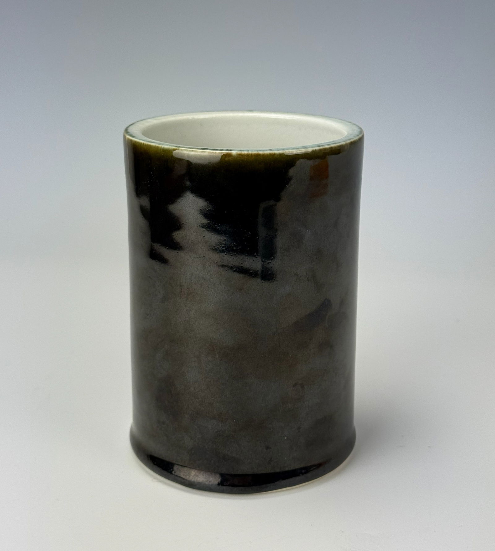 Chinese Porcelain Mirror Black Plain Brush Pot Guangxu Mark (1 of 6)