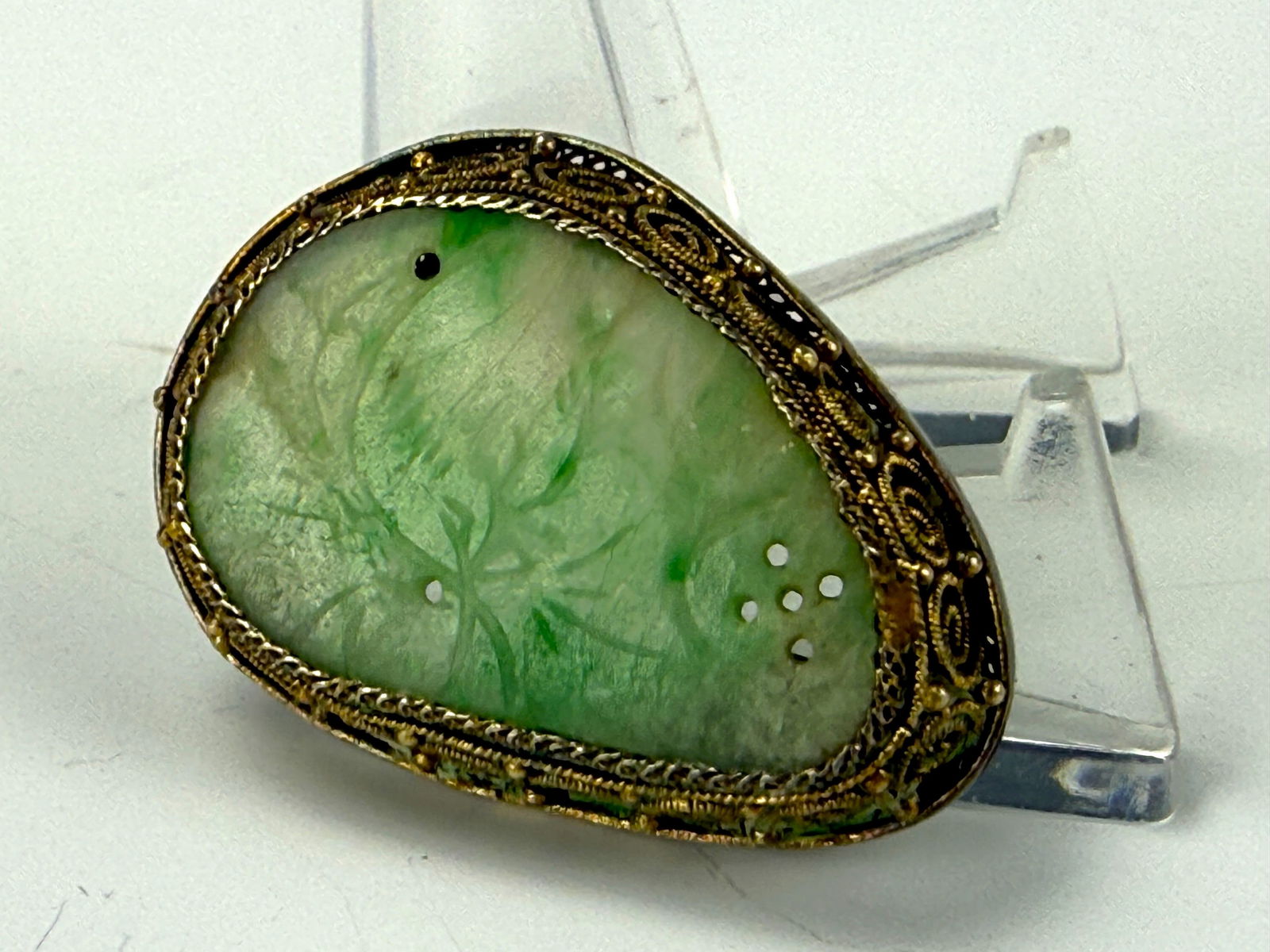 A Vintage Chinese Green Jadeite Brooch Pin (1 of 5)
