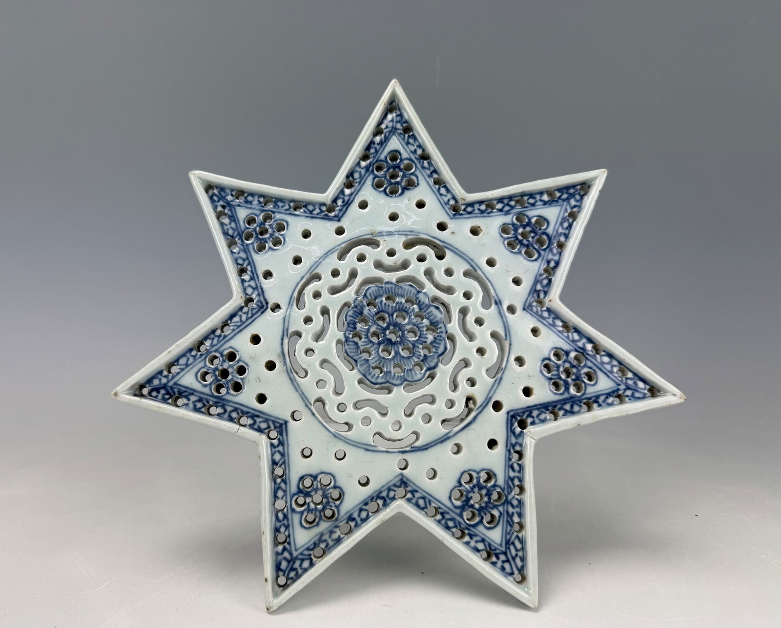 Chinese Export Ware Blue White Star Shaped Funnel Plate (1 of 3)