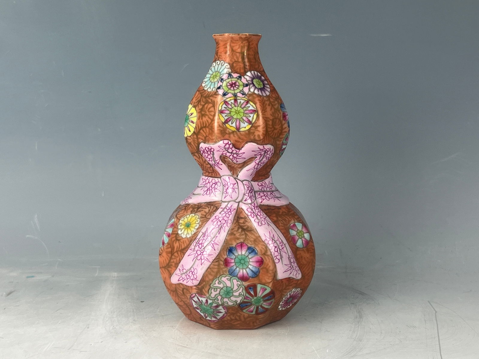 Chinese Famille Rose Gourd Shaped Porcelain Vase Jiaqing Mark (1 of 7)