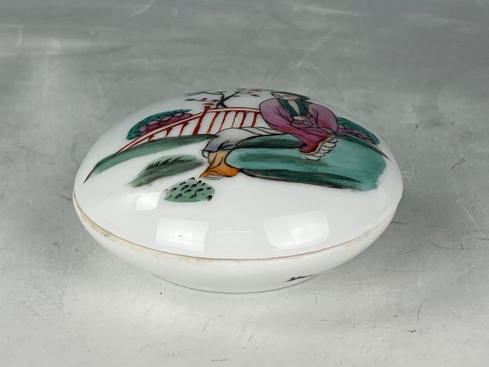 Chinese Famille Rose Porcelain Box Chen Taixiang Mark (1 of 5)