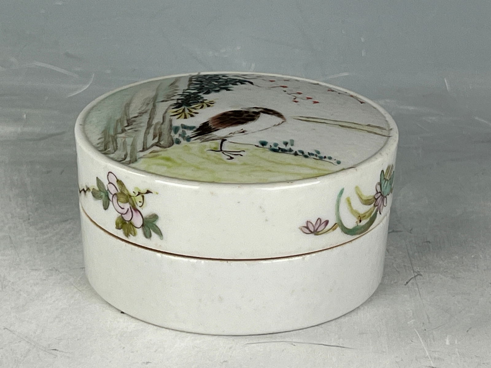 A Chinese Qianjiangcai Porcelain Box Marked (1 of 4)
