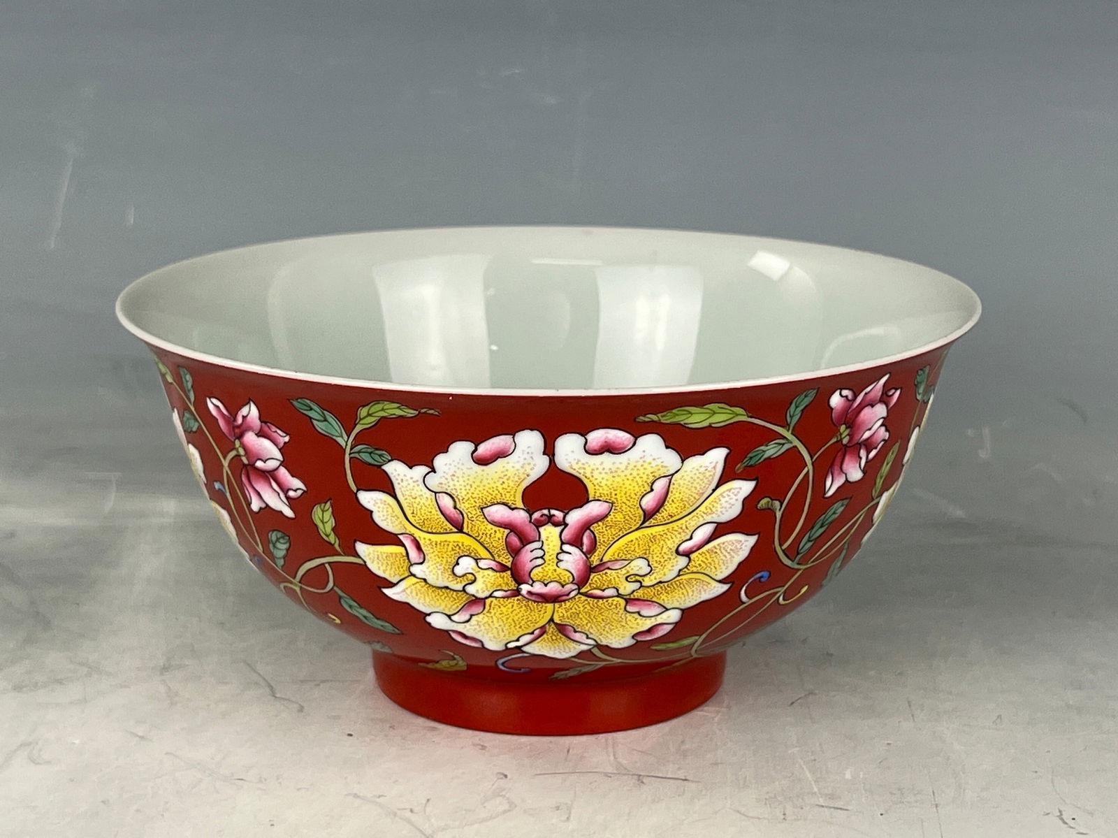 A Chinese Red Enameled Porcelain Bowl Kangxi Mark (1 of 8)