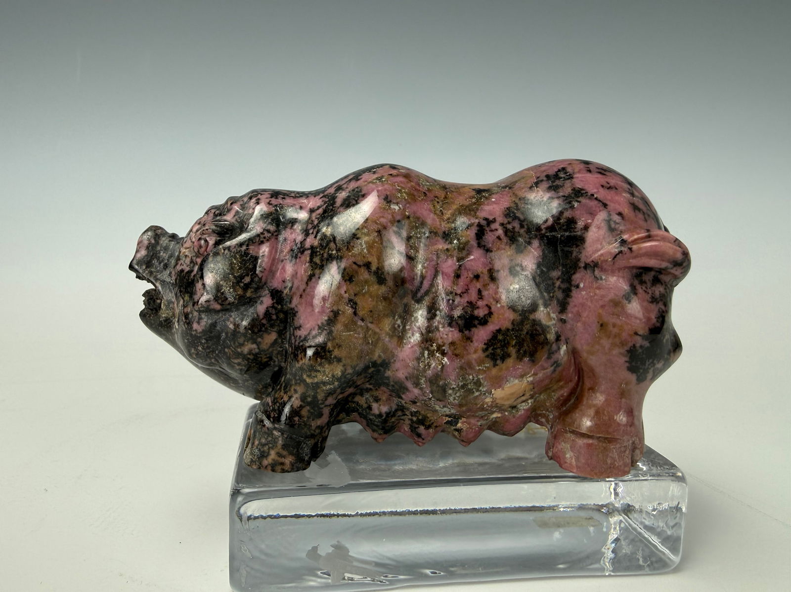 A Vintage Quartz Crystal Carved Pig Figurine: A Vintage Quartz Crystal Carved Pig Figurine,size 12 x 7 x 5 cm.Preview from Feb 23rd to 27th from 1:00 PM TO 5:00 PM Eastern Time, Location: 15229 Display Court, Rockville, MD 20850.