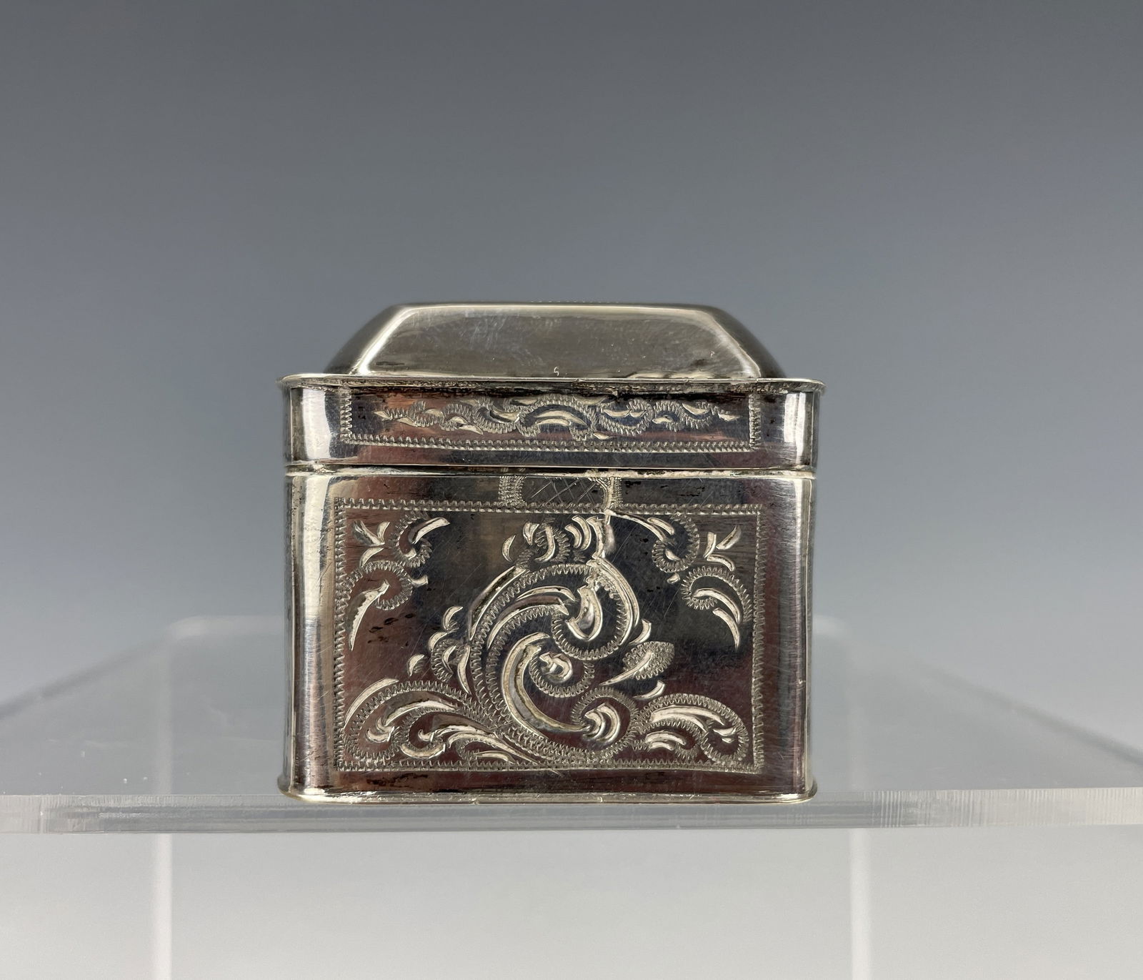 English Victorian Sterling Silver Jewelry Box Pin Cushion: English Victorian Sterling Silver Jewelry Box Pin Cushion.weight 35 g.size 4 x 4 x12.6cm.Preview from Apr 20th to 24th from 1:00 PM TO 5:00 PM Eastern Time, Location: 15229 Display Court, Rockville, M