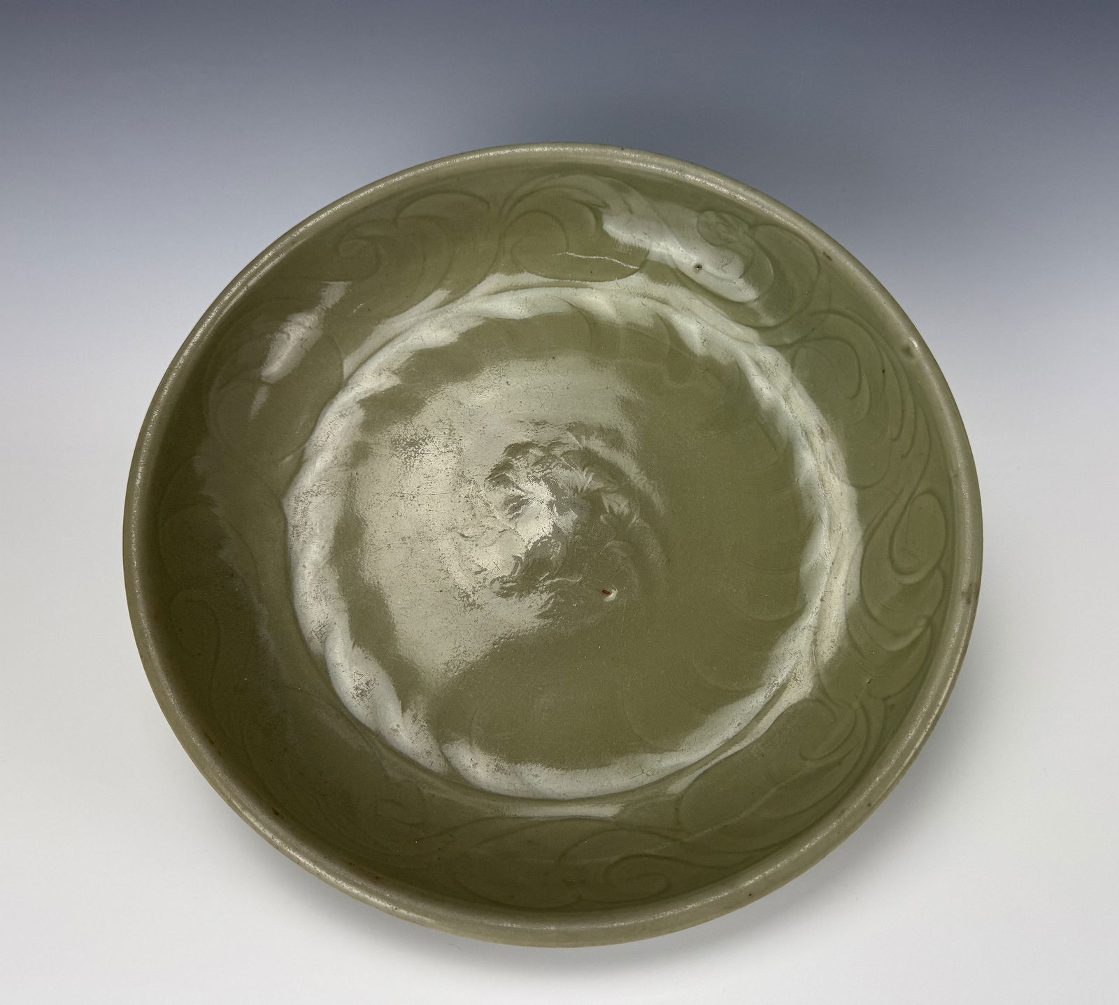 Ming Dynasty Longquan Celadon Charger with Incised Floral Patterns: Ming Dynasty Longquan celadon charger with incised floral patterns, D 32.2 cm(12.9 in.) x H 7.5 cm(2.5 in.).Preview from Apr 20th to 24th from 1:00 PM TO 5:00 PM Eastern Time, Location: 15229 Display