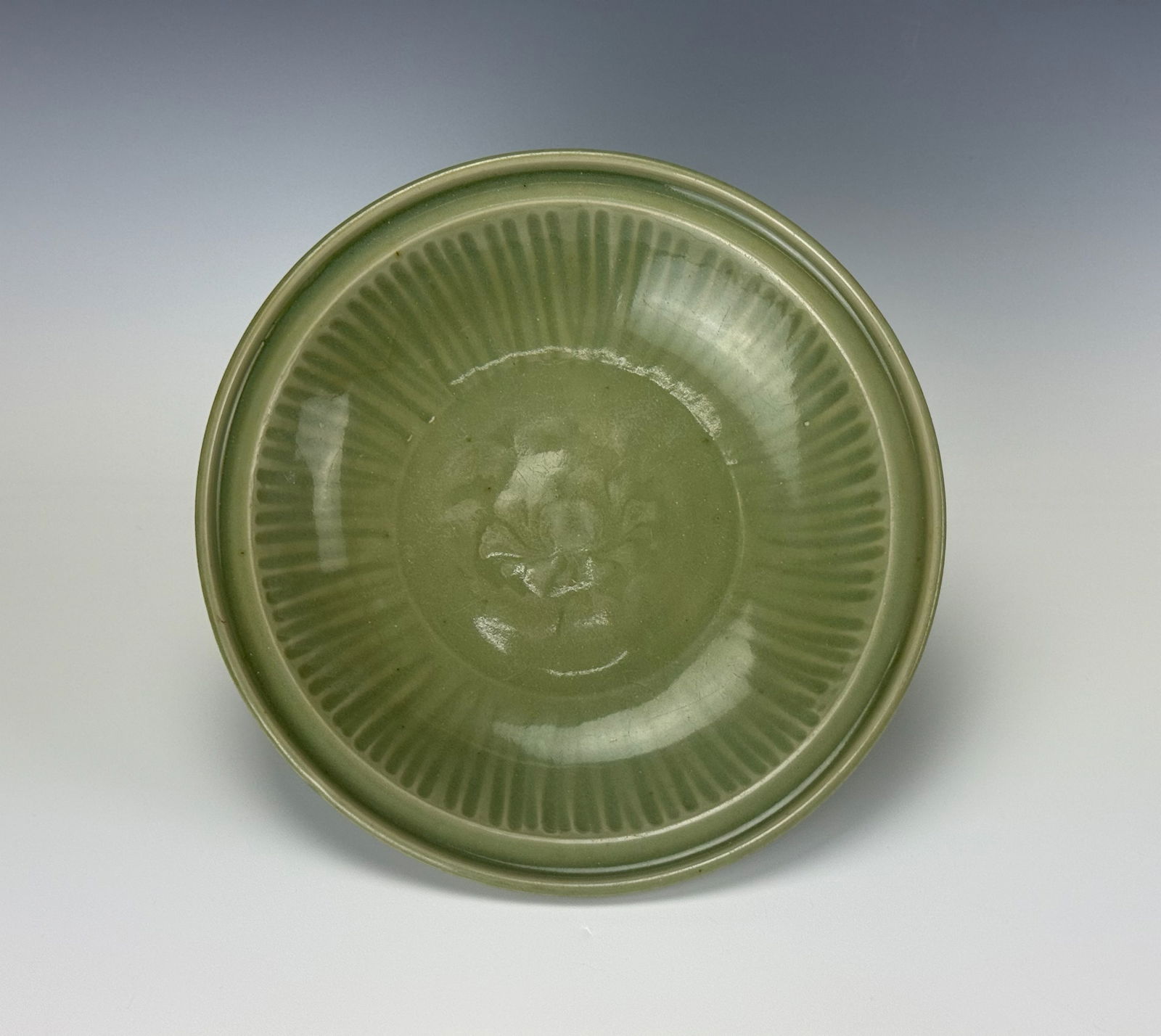 Ming Dynasty Longquan Celadon Charger with Incised Rope Patterns and Flowers: Ming Dynasty Longquan Celadon charger with incised rope patterns and flowers, D 26.6 cm( 5in.) x W 5 cm( 2 in.).Preview from Apr 20th to 24th from 1:00 PM TO 5:00 PM Eastern Time, Location: 15229 Disp