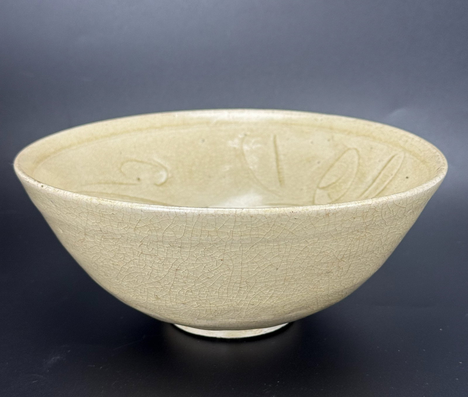 A Chinese Large Longquan Celadon Glazed Bowl (1 of 6)