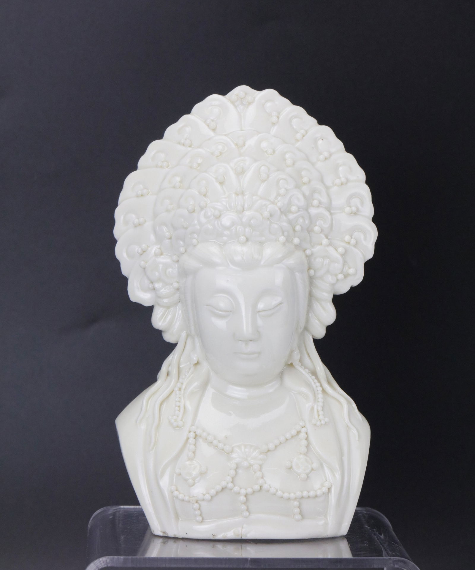 Chinese Dehua White Glazed Porcelain Guanyin Buddha Head: Dehua White Glazed head of Guanyin, H 14.6cm (5.7in.) x W 8.5cm ( 3.7in.).Preview from Apr 20th to 24th from 1:00 PM TO 5:00 PM Eastern Time, Location: 15229 Display Court, Rockville, MD 20850.