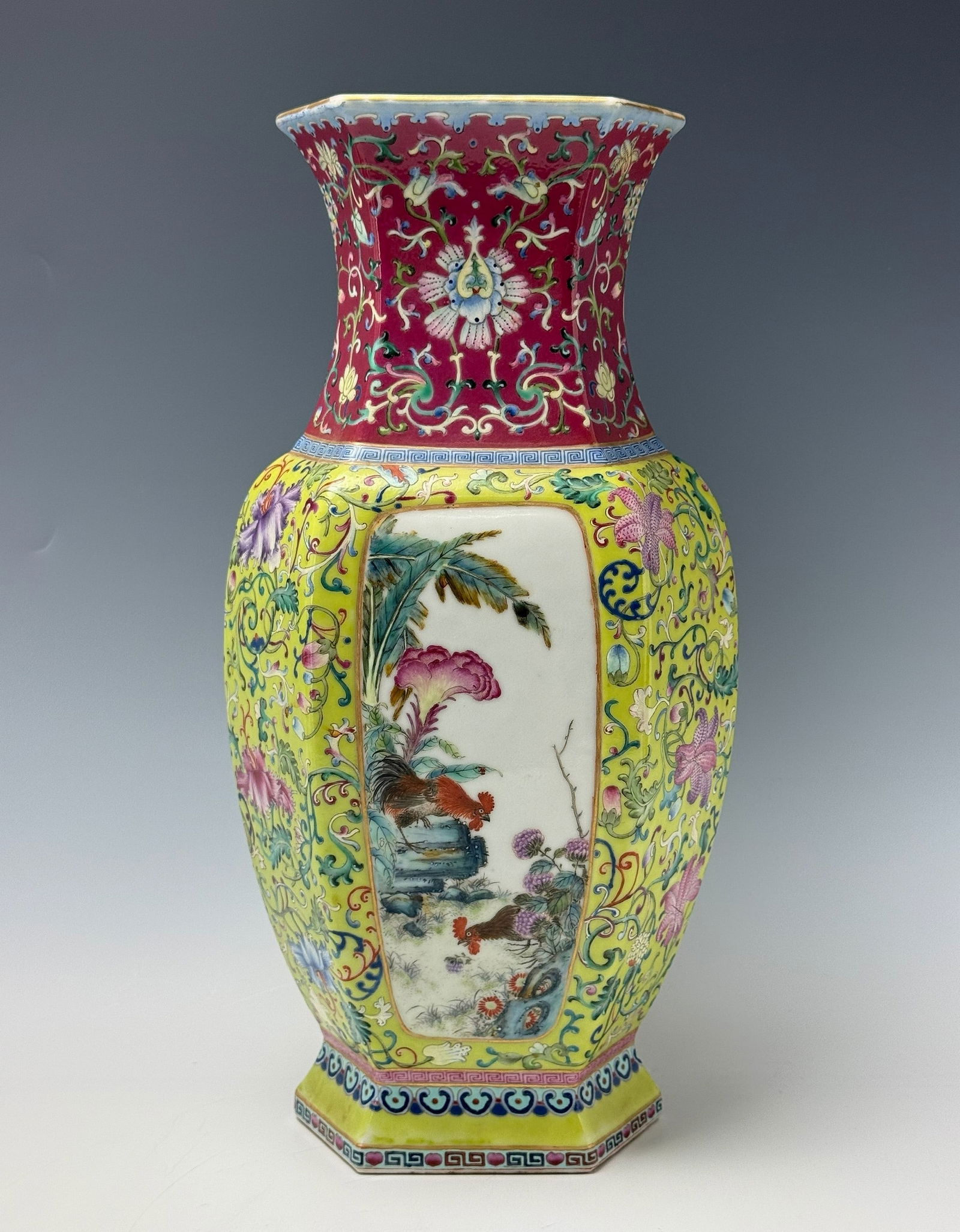 A Fine Chinese Famille Rose Porcelain Big Vase Qianlong Mark (1 of 13)