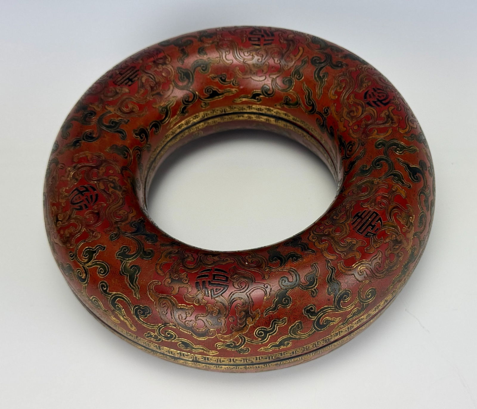 Antique Chinese Donut Shaped Red Lacquered Court Beads Necklaces Box: Antique Chinese donut-shaped red lacquered wood box, designed to store and protect Court Beads necklaces. D 20 cm(8 in.),Preview from Apr 20th to 24th from 1:00 PM TO 5:00 PM Eastern Time, Location: 1