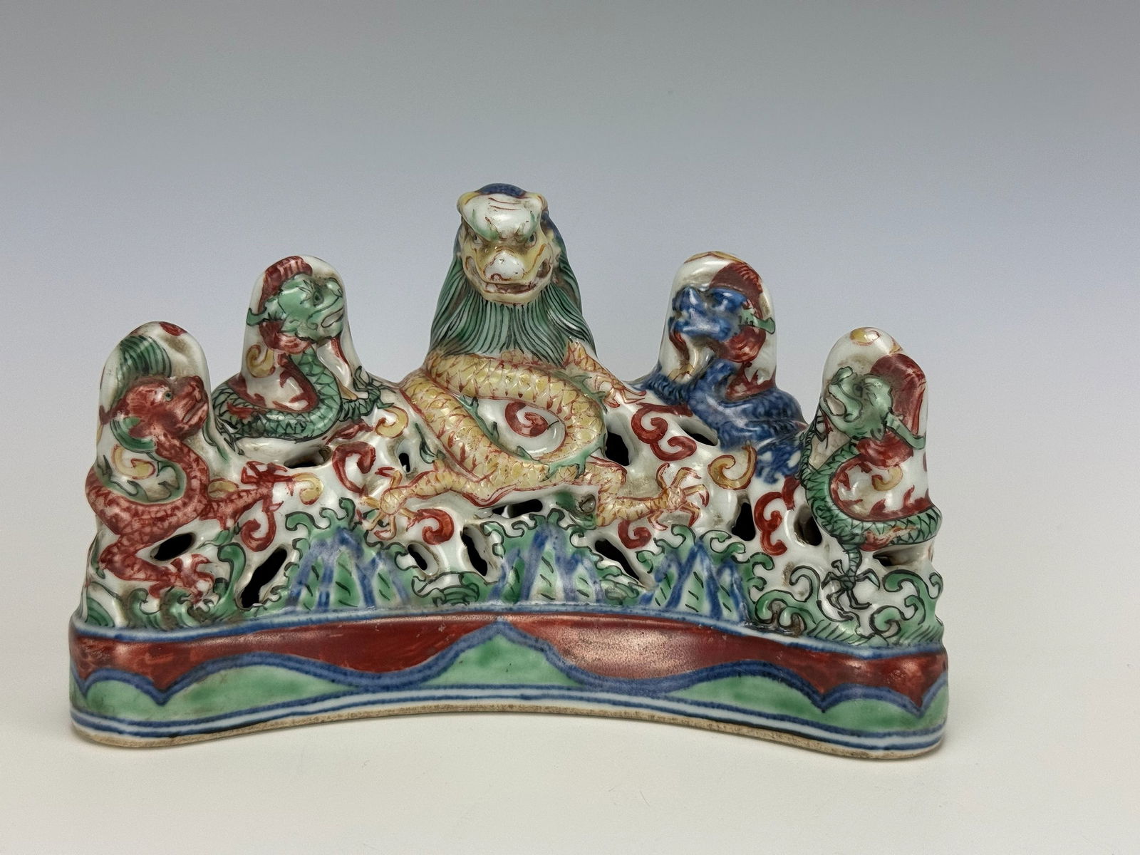 Chinese Wucai Dragon Brushrest Wanli Mark: Chinese Wucai Dragon Brushrest Wanli Mark, size 16x 10 x 6 cm .Preview from Apr 20th to 24th from 1:00 PM TO 5:00 PM Eastern Time, Location: 15229 Display Court, Rockville, MD 20850.