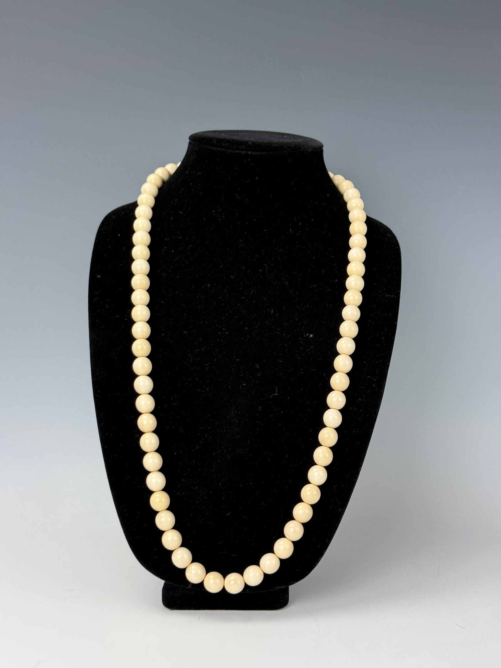 An Antique Carved Bone Bead Necklace: An antique carved Bone bead necklace,L 38 cm (15 in),Preview from Apr 20th to 24th from 1:00 PM TO 5:00 PM Eastern Time, Location: 15229 Display Court, Rockville, MD 20850.