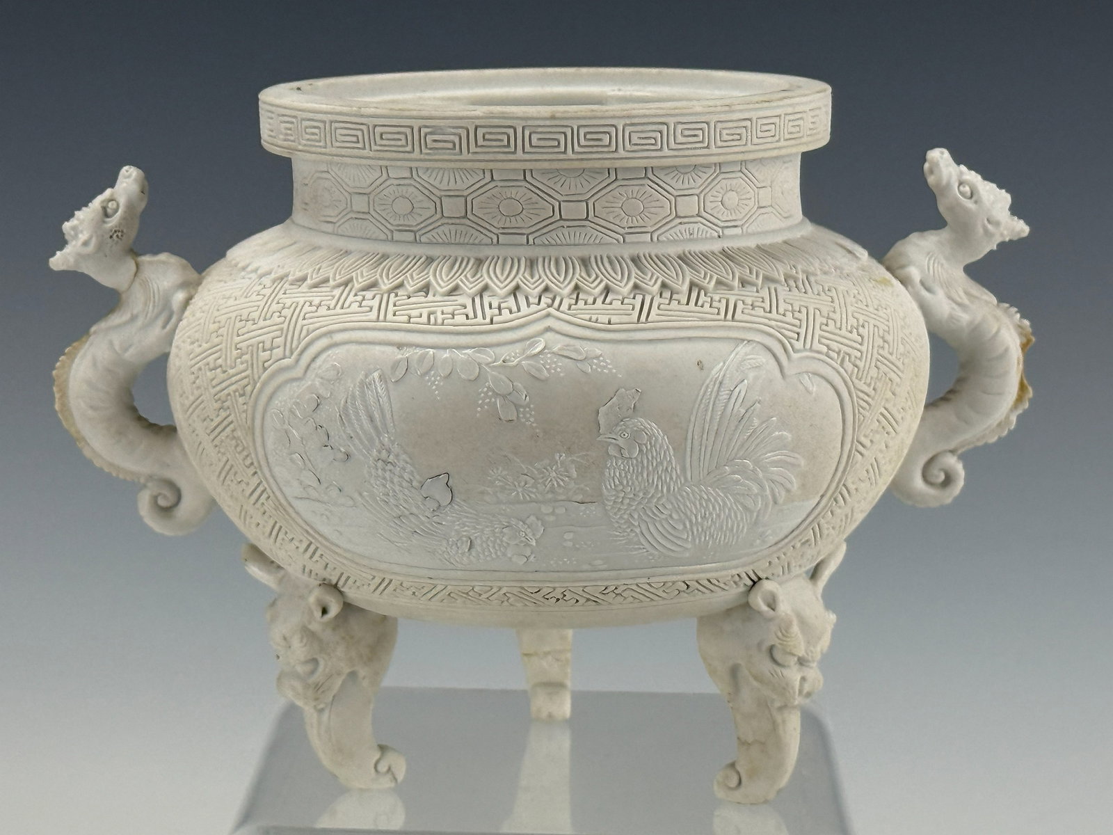 Chinese Porcelain Incense Burner with Dragon Handles: Chinese Porcelain Incense Burner with Dragon Shaped Handles. W20cm (8in) x D16cm(6.5in) x H15cm (6in.),sold as is. Preview from Apr 20th to 24th from 1:00 PM TO 5:00 PM Eastern Time, Location: 15229 D