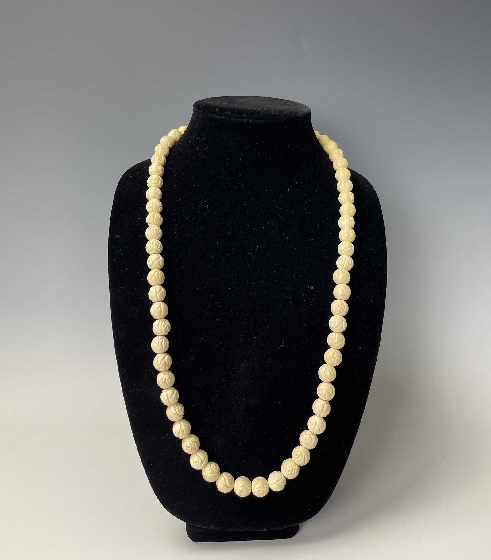 Vintage Chinese Carved Bone Beads Necklace: Vintage Chinese Carved Bone Beads Necklace,L 36 cm( 14 in.).Preview from Apr 20th to 24th from 1:00 PM TO 5:00 PM Eastern Time, Location: 15229 Display Court, Rockville, MD 20850.