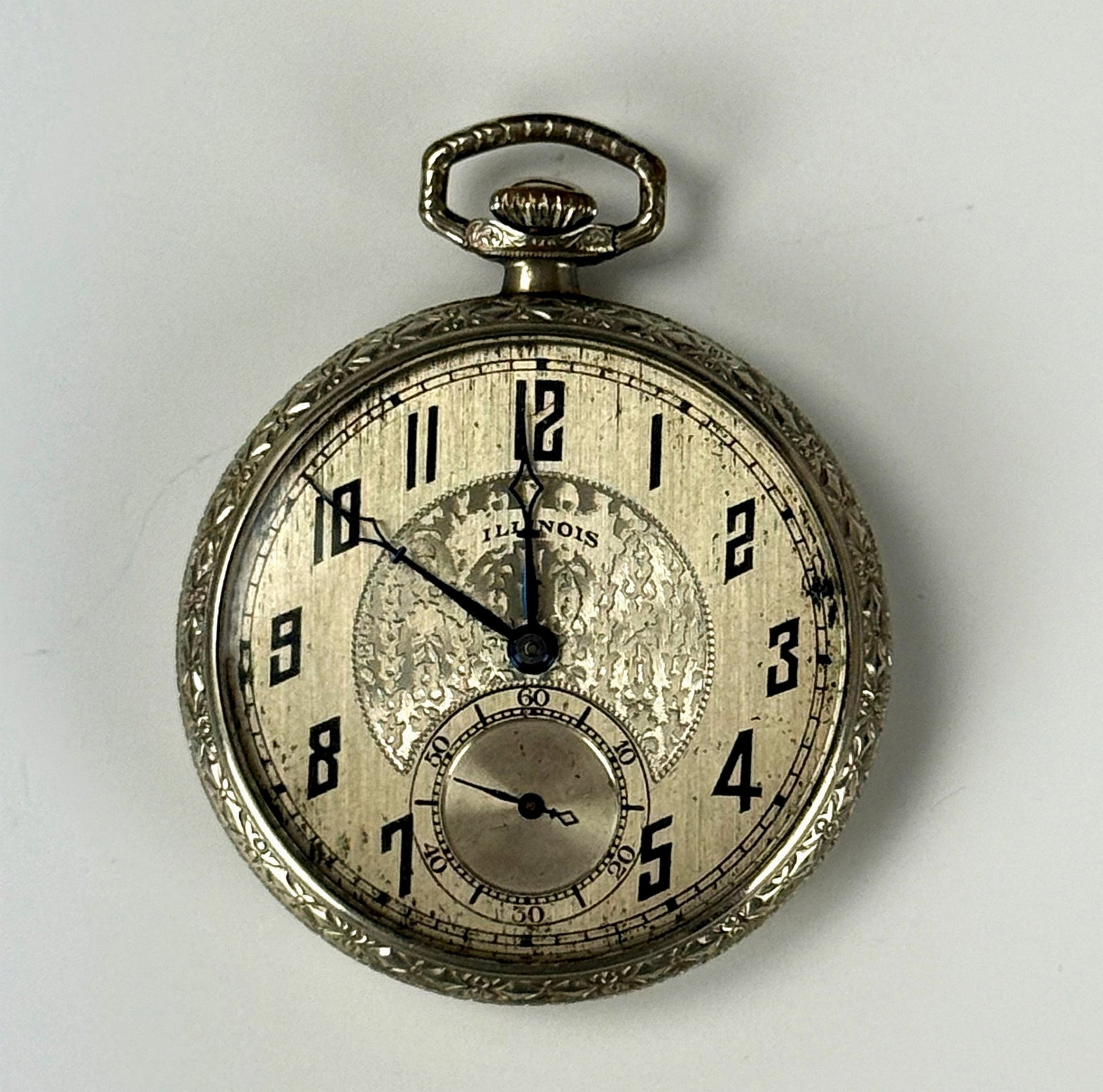 Antique ILLINOIS Pocket Watch Gold-Filled Case: Antique ILLINOIS Pocket Watch Gold-Filled Case,Size: D 4 cm.Preview from Apr 20th to 24th from 1:00 PM TO 5:00 PM Eastern Time, Location: 15229 Display Court, Rockville, MD 20850.