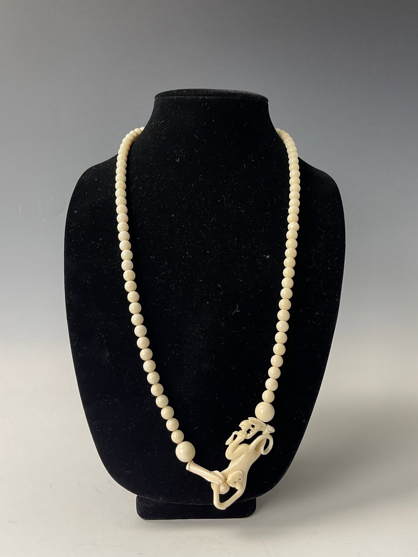 Vintage Carved Monkey and Bone Beads Necklace: Vintage Carved Monekey and Bone Beads Necklace,L 38 cm(15 in.).Preview from Apr 20th to 24th from 1:00 PM TO 5:00 PM Eastern Time, Location: 15229 Display Court, Rockville, MD 20850.