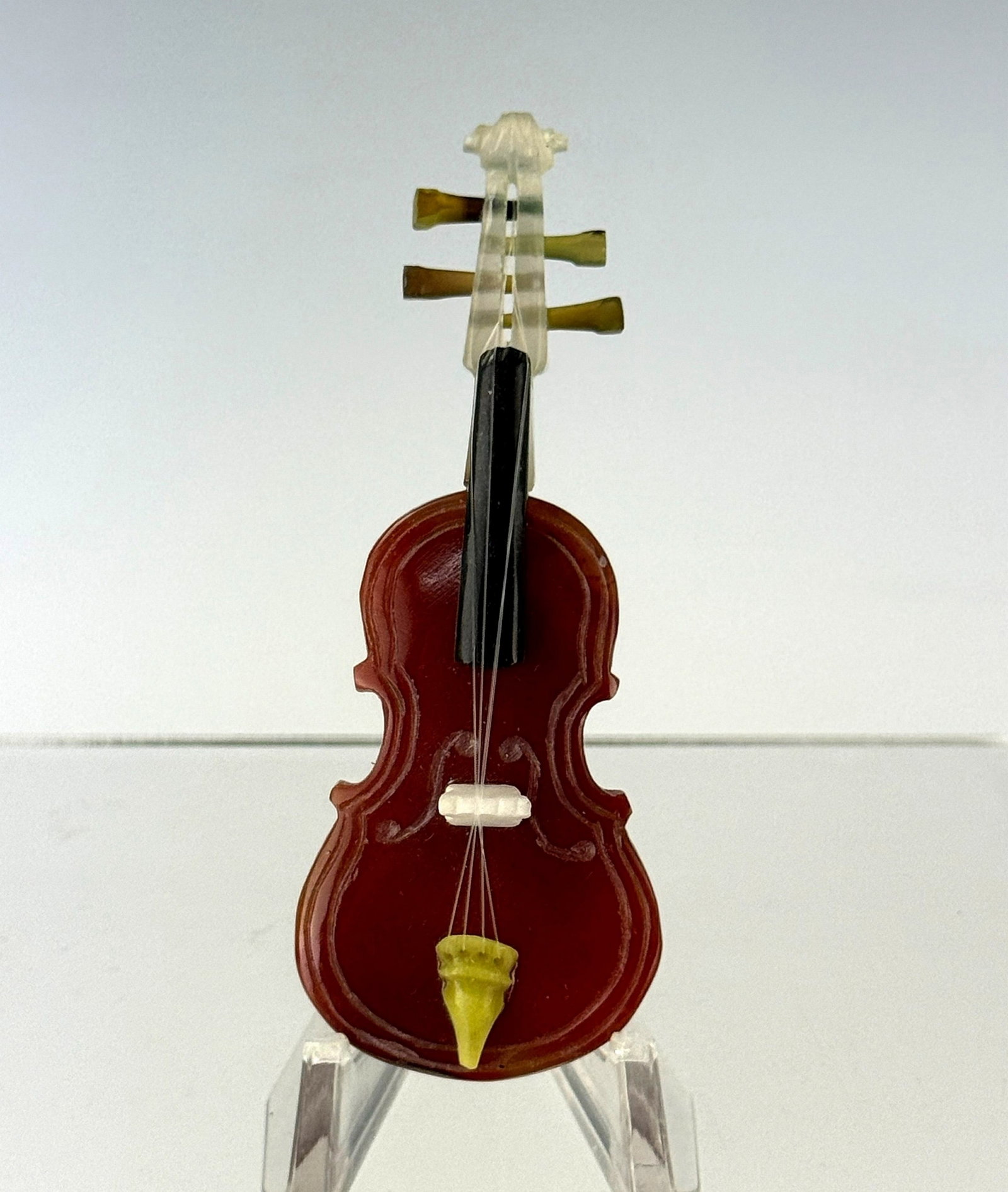 Vinate Miniature Agate Modern Violin: Vinate Miniature Agate Modern Violin, H 8 cm(3.1 in.).Preview from Apr 20th to 24th from 1:00 PM TO 5:00 PM Eastern Time, Location: 15229 Display Court, Rockville, MD 20850.