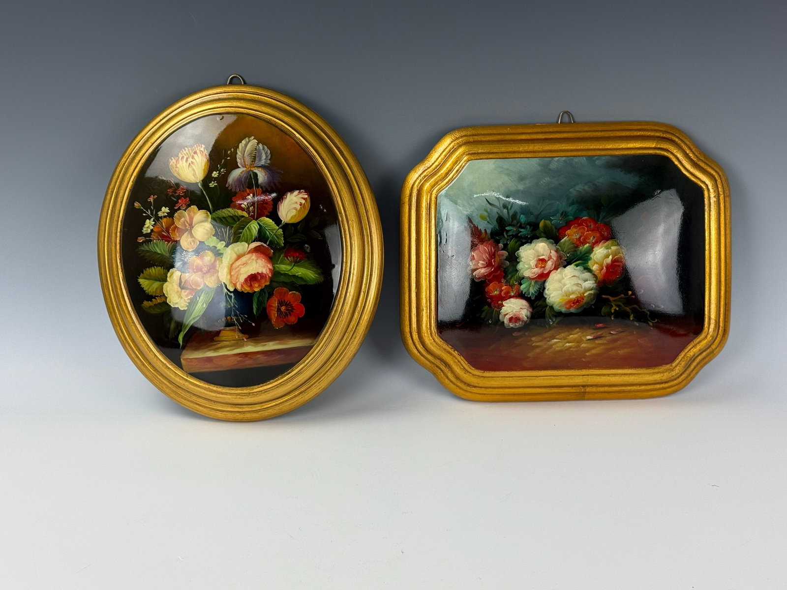 Two Vintage Hand-painted Decorative Wall Plaques: Two Vintage Hand-painted Decorative Wall Plaques: A Oval and A Rectangle, Oval Size: H 33cm (13in.) x W28 cm ( 11in.). Rectangle Size: W32.5 cm(12.7in) x H27.5cm(10.7in). Preview from Apr 20th to 24th