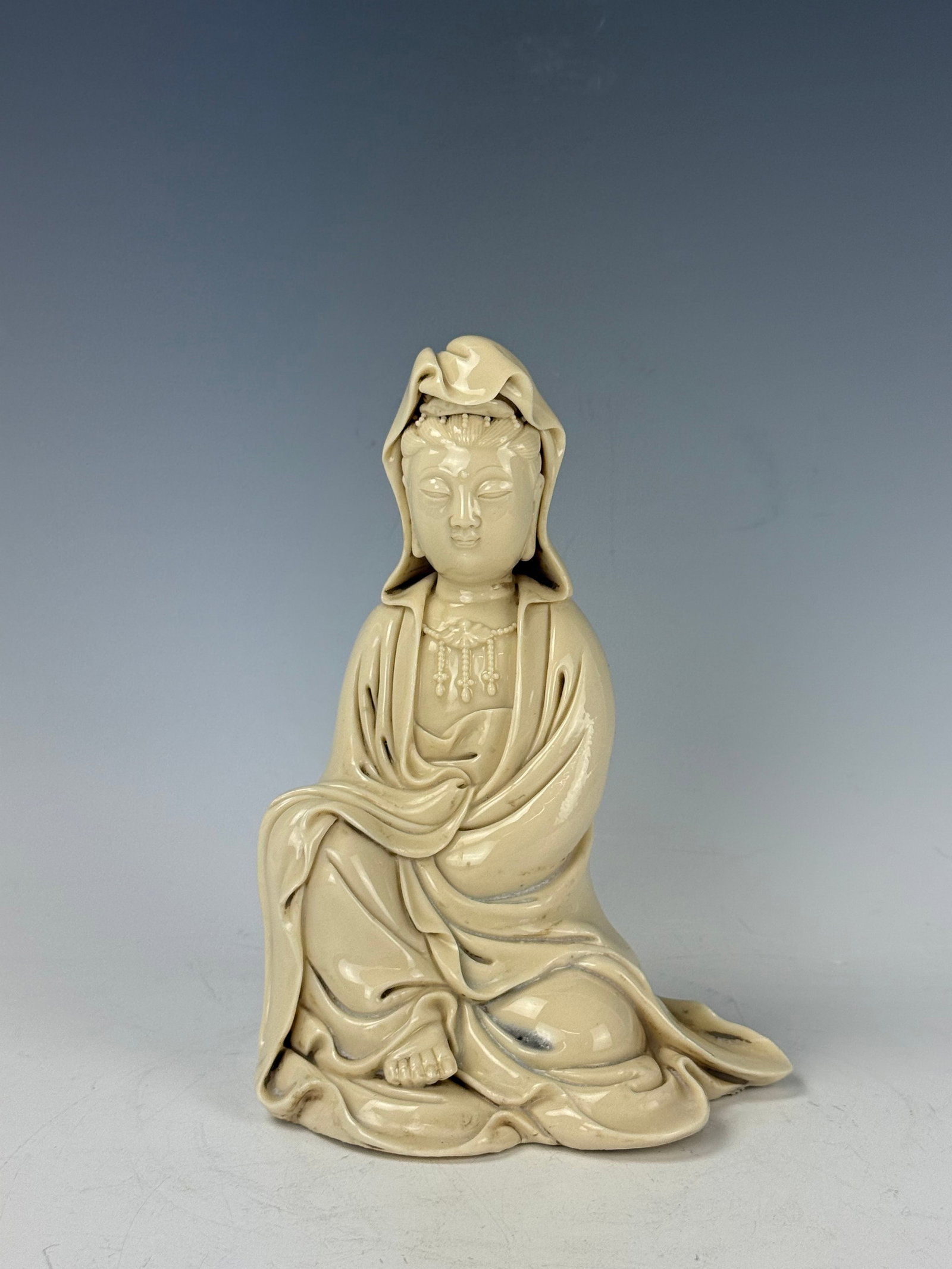 Chinese Dehua White Porcelain Guanyin Buddha Statue: Chinese Dehua White Porcelain Guanyin Buddha Statue. H 17.3cm(6.8 in.) x W 13cm(5.1 in.). Preview from June 22nd to 26th from 1:00 PM TO 5:00 PM Eastern Time, Location: 15229 Display Court, Rockville,