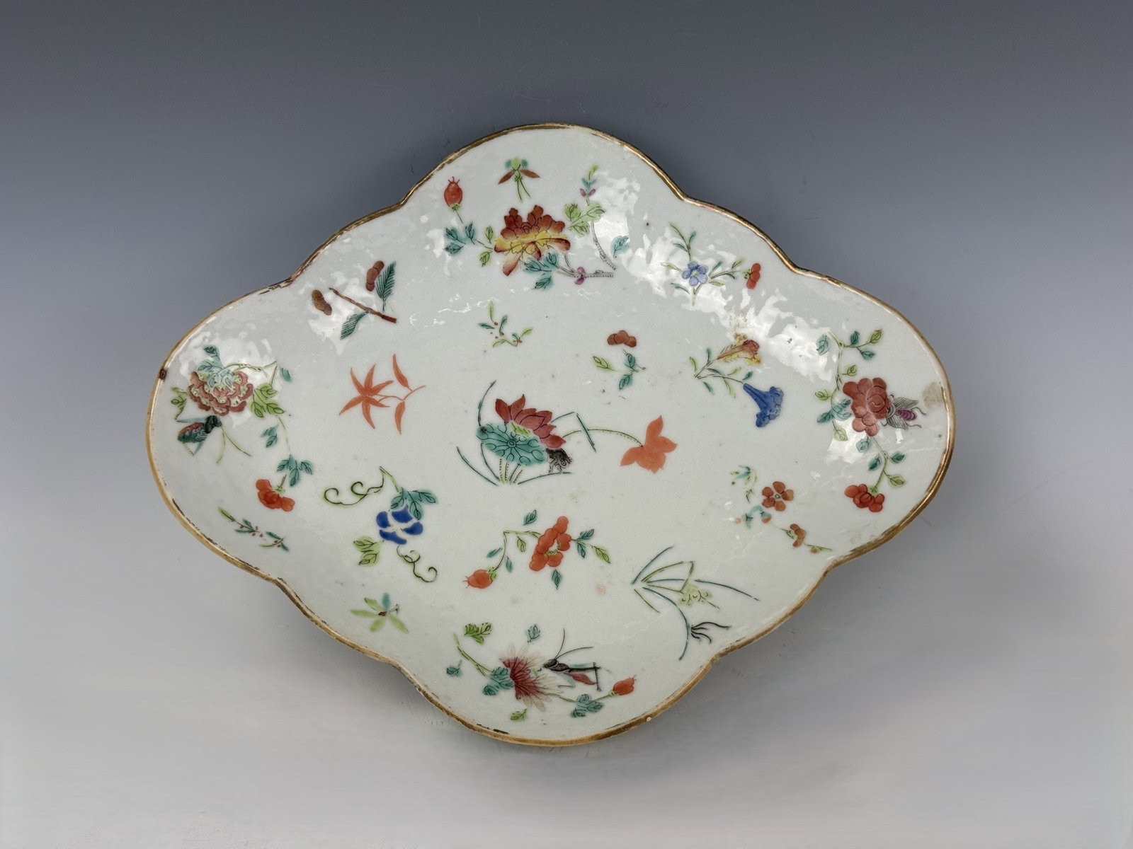 Chinese Qing Dynasty Famille Rose Porcelain Footed Plate: Chinese Qing Dynasty Famille Rose Porcelain Footed Plate. W 27cm (10.6in.) x H 5.4cm (2.1in.). Preview from June 22nd to 26th from 1:00 PM TO 5:00 PM Eastern Time, Location: 15229 Display Court, Rockv